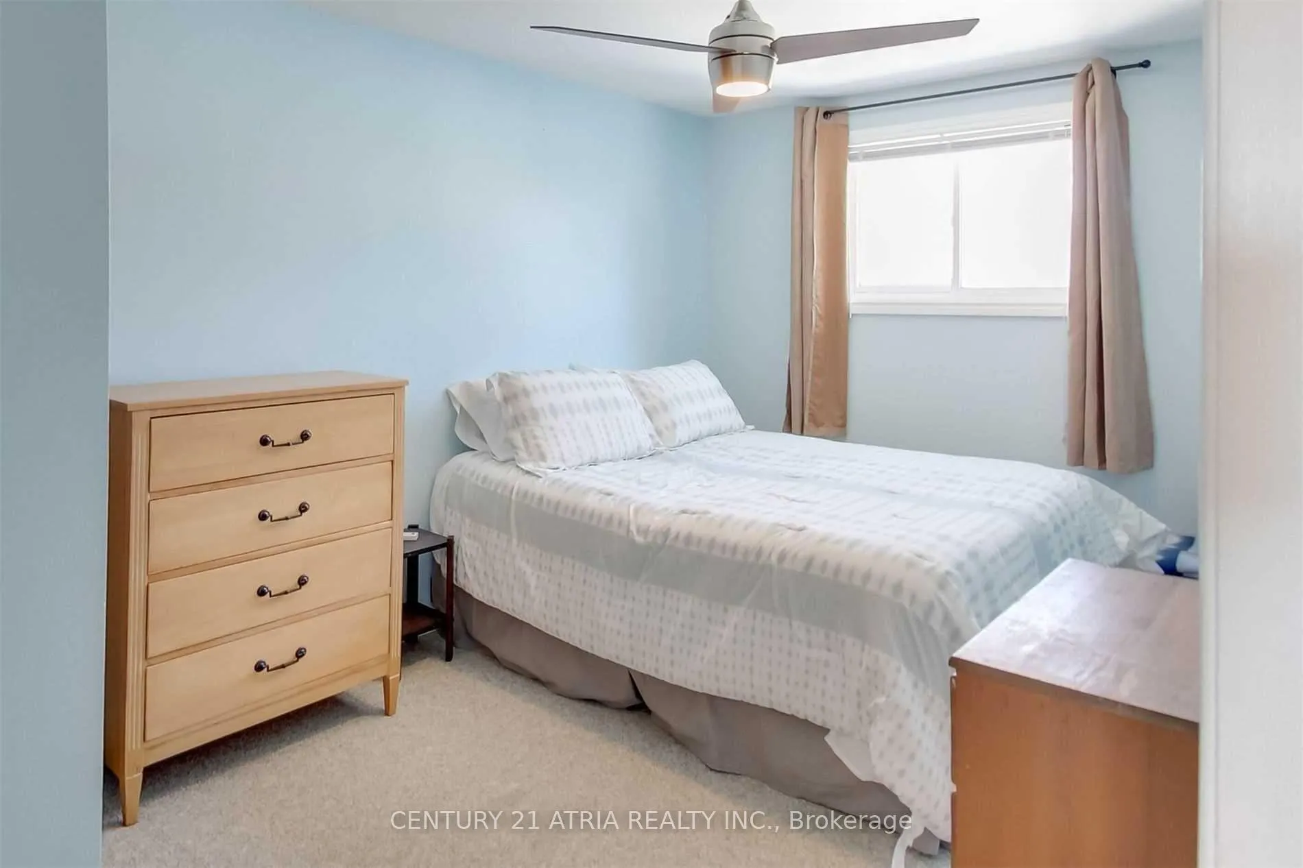 Photo 7 of 27 Dickens Drive, Barrie, Letitia Heights — HOMEH
