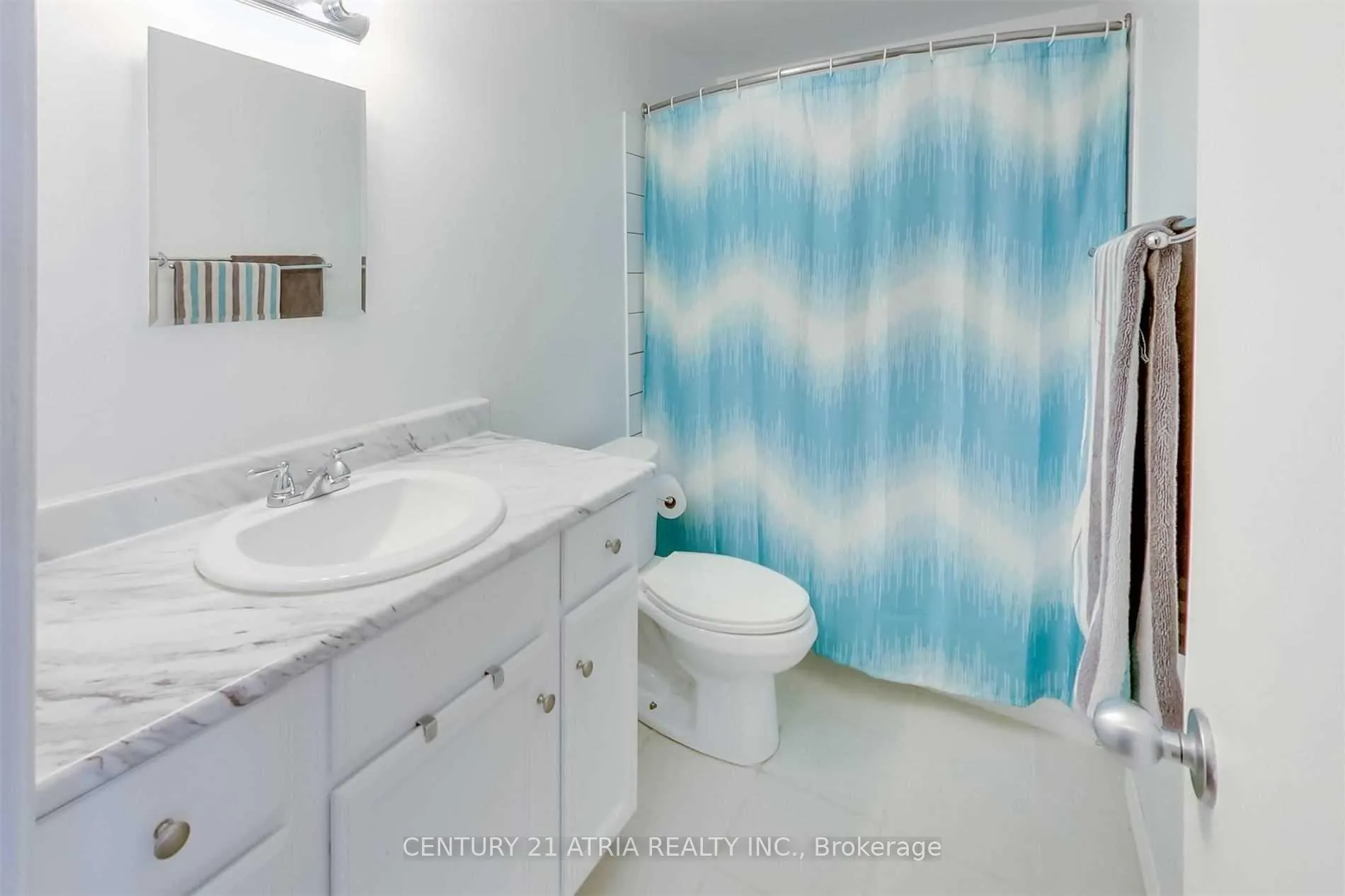 Photo 9 of 27 Dickens Drive, Barrie, Letitia Heights — HOMEH
