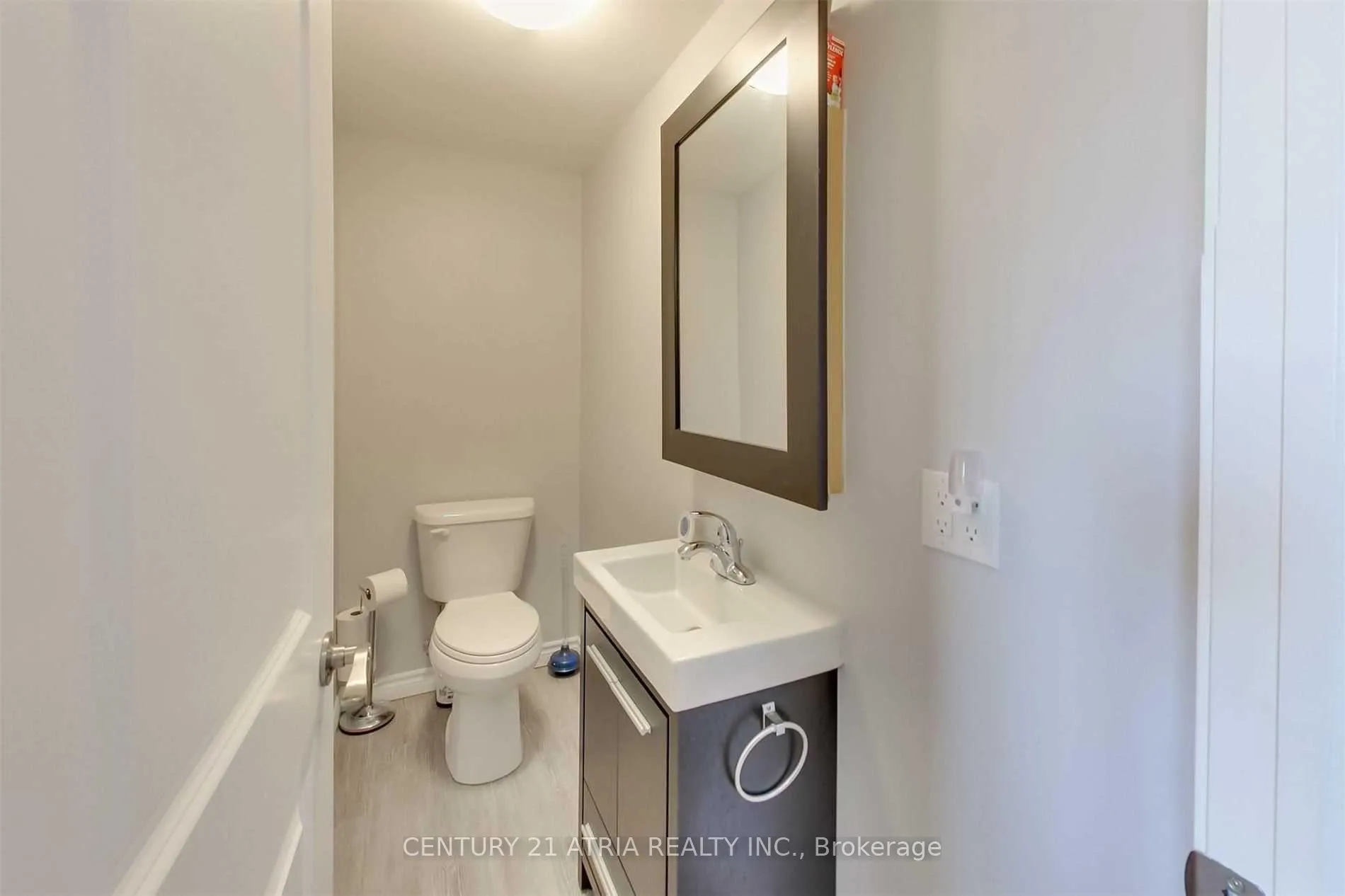 Photo 10 of 27 Dickens Drive, Barrie, Letitia Heights — HOMEH