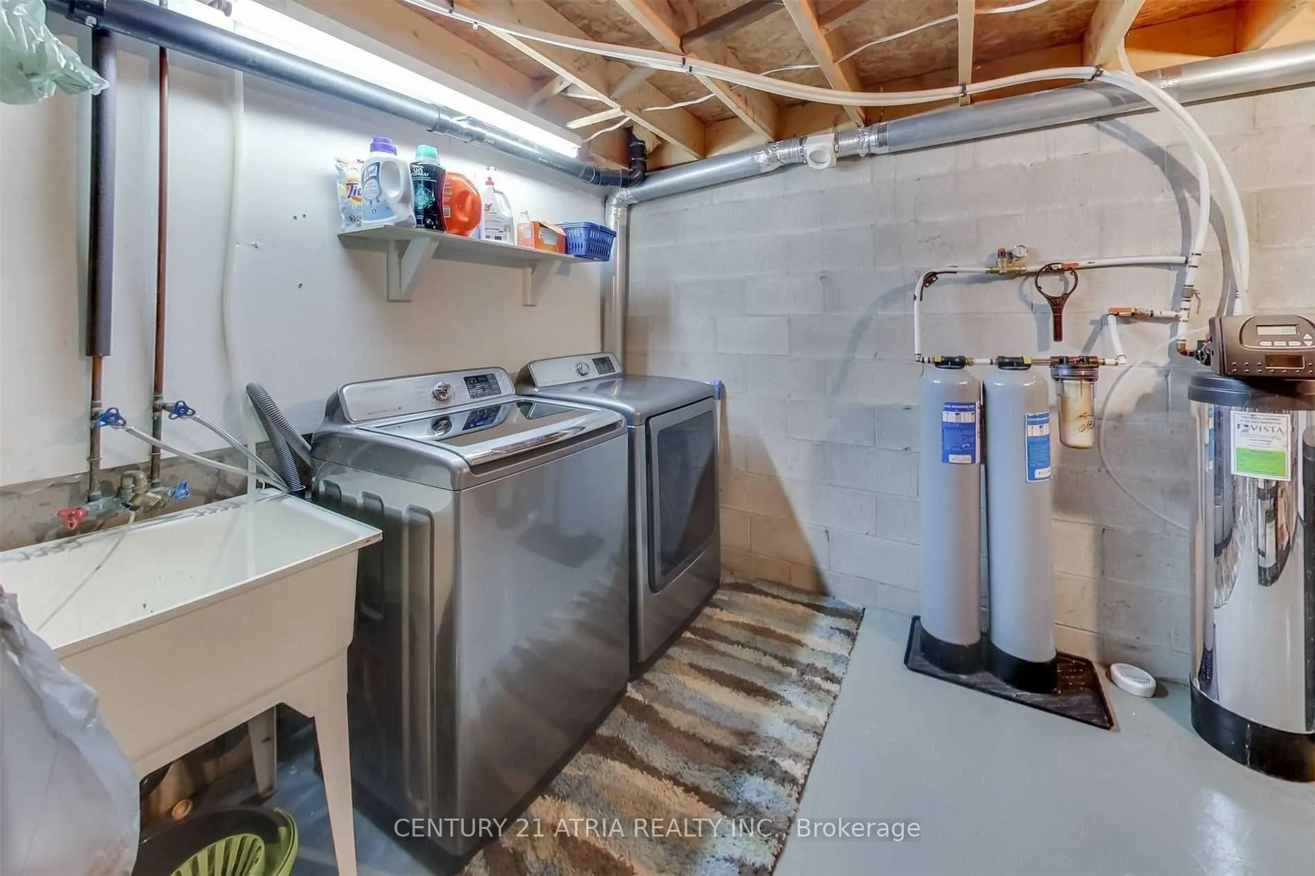 Photo 11 of 27 Dickens Drive, Barrie, Letitia Heights — HOMEH