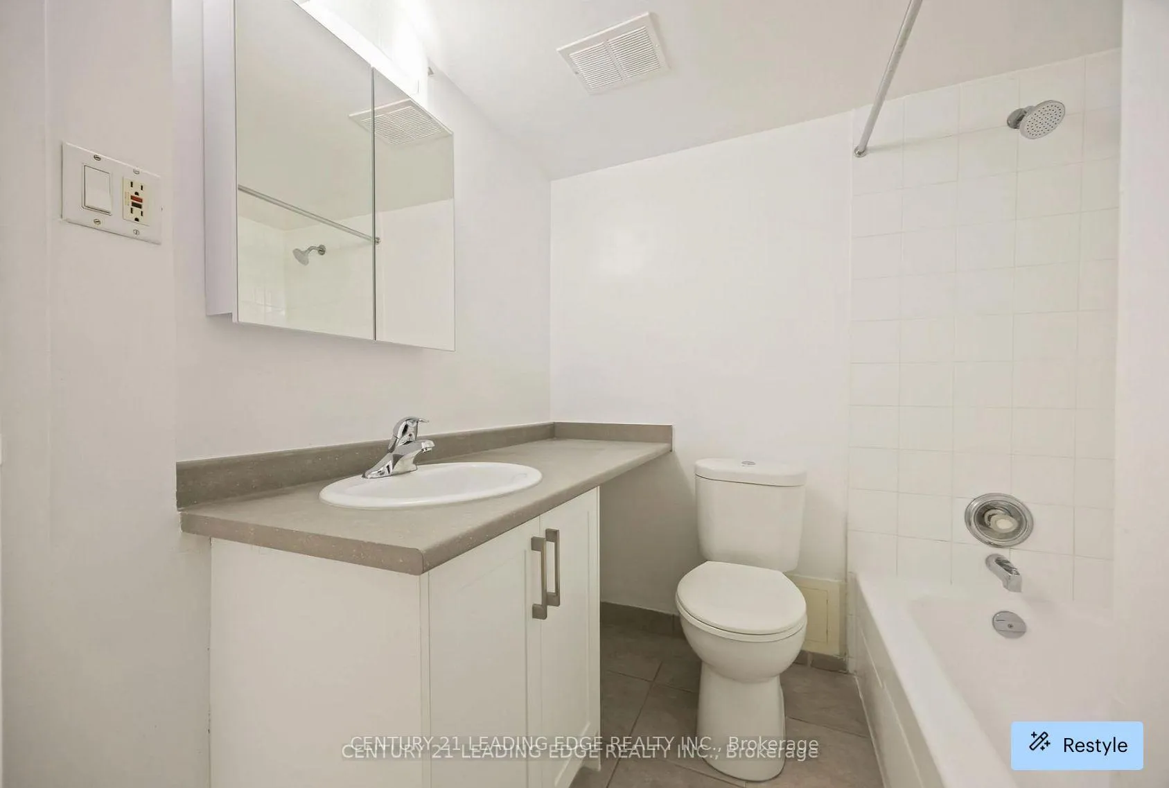 Photo 4 of Unit 10A, 20 Prince Arthur Avenue, Toronto, The Annex — HOMEH