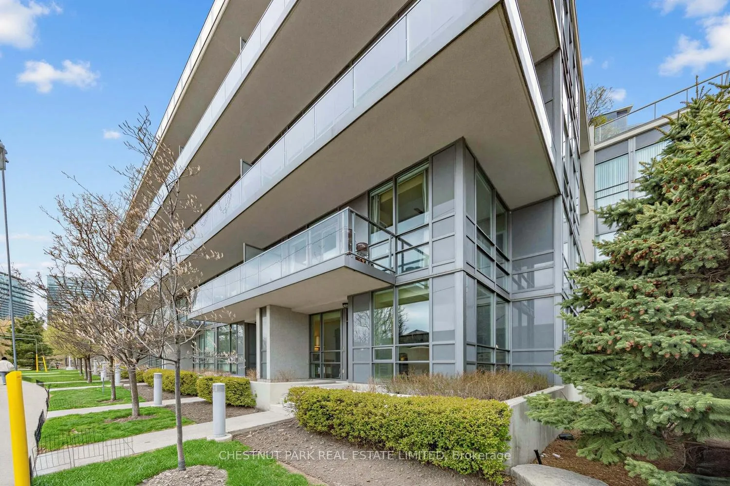 Photo 2 of Unit TH 101, 15 Legion Road, Etobicoke, Mimico — HOMEH