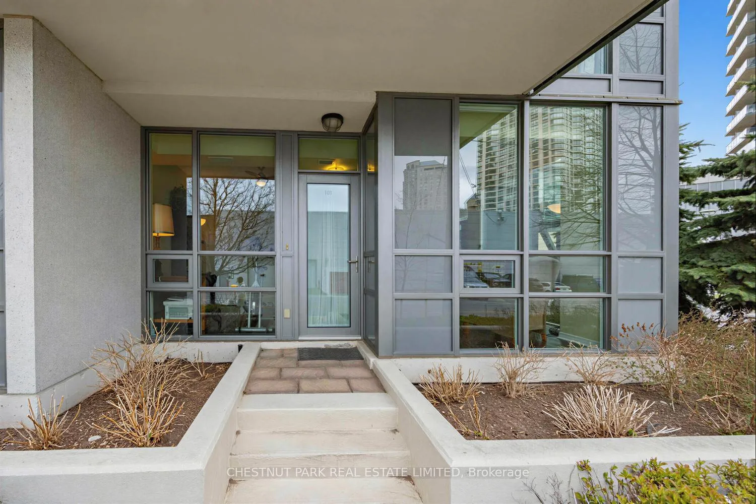 Photo 3 of Unit TH 101, 15 Legion Road, Etobicoke, Mimico — HOMEH