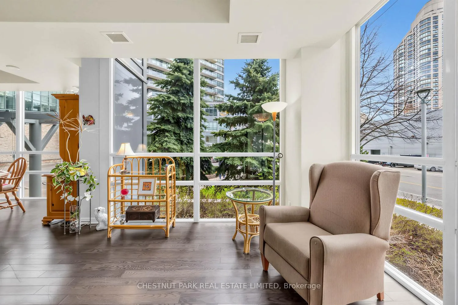 Photo 6 of Unit TH 101, 15 Legion Road, Etobicoke, Mimico — HOMEH