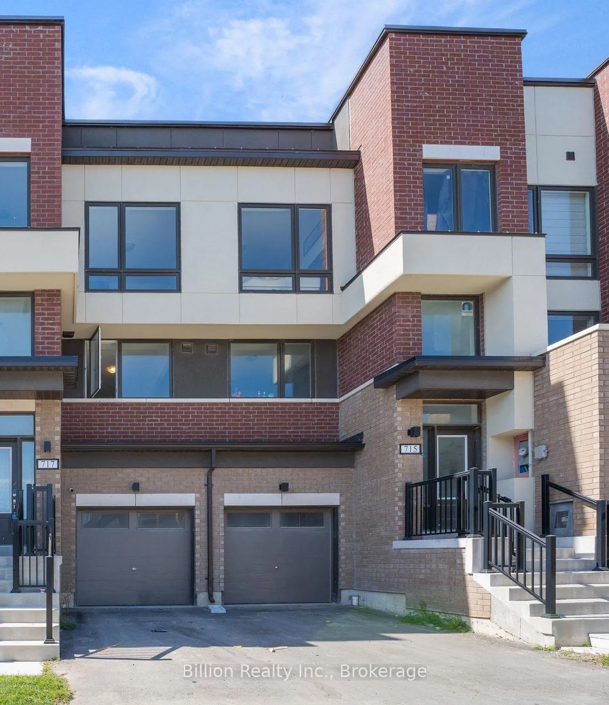 Photo 1 of 715 Heathrow Path, Oshawa, Samac — HOMEH