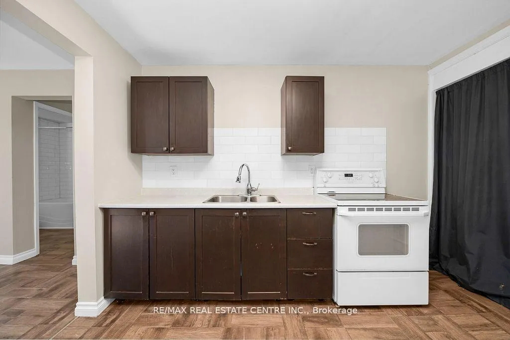 Photo 2 of Unit #2 MAIN FLOOR, 5 Ontario Street, Halton Hills, Georgetown — HOMEH