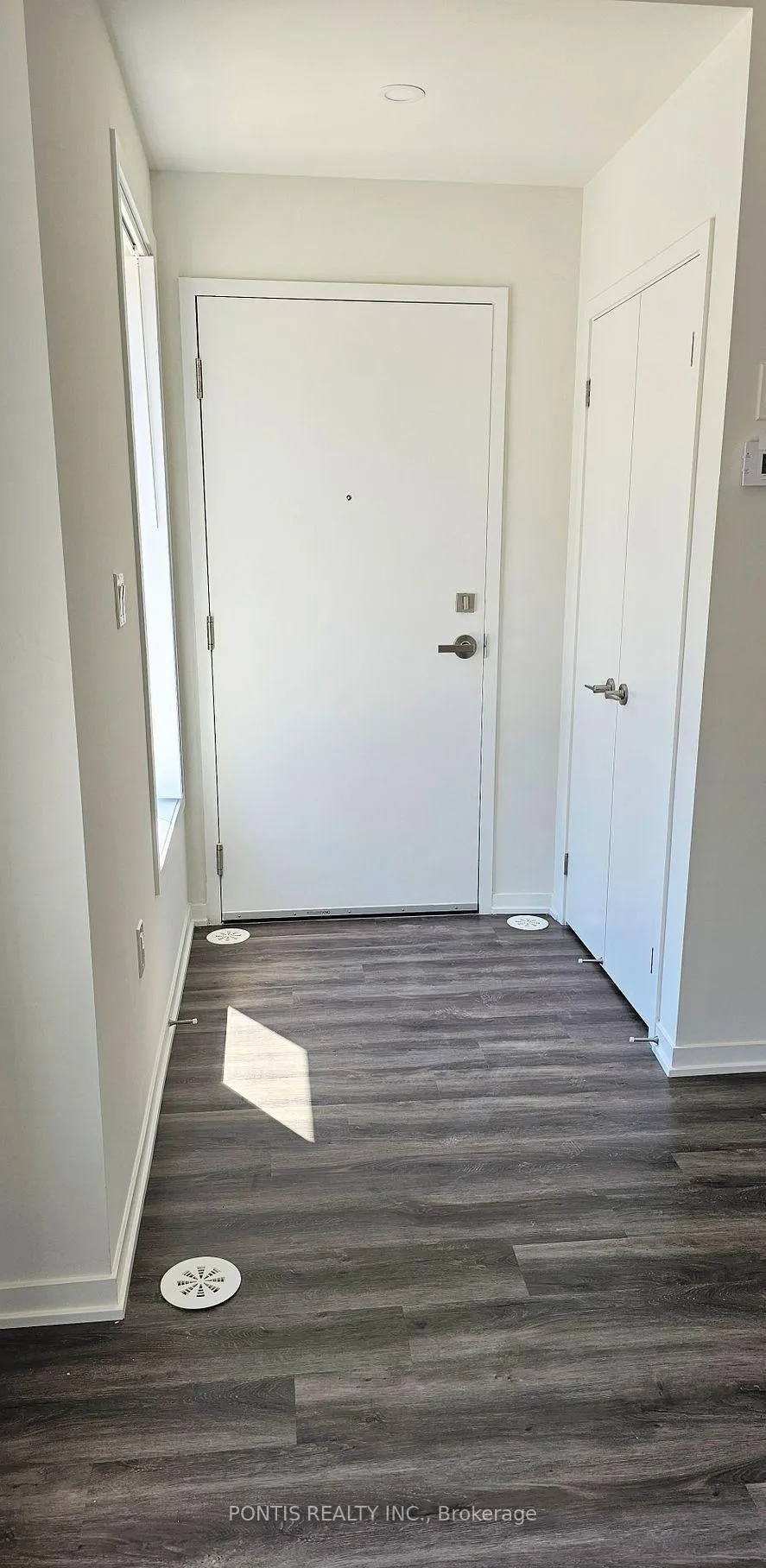 Photo 4 of Unit 200, 141 Honeycrisp Crescent, Vaughan, Vaughan Corporate Centre — HOMEH