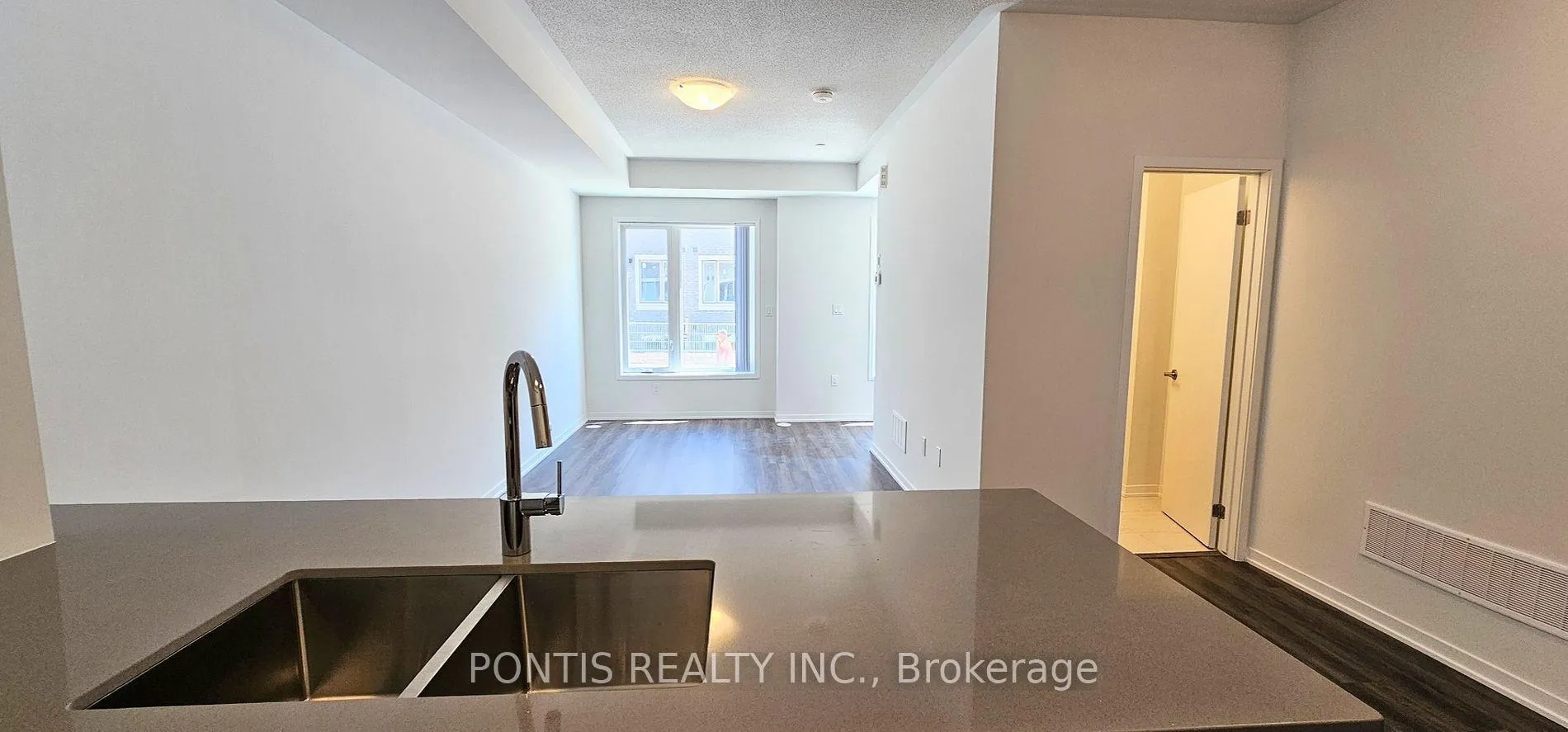 Photo 7 of Unit 200, 141 Honeycrisp Crescent, Vaughan, Vaughan Corporate Centre — HOMEH