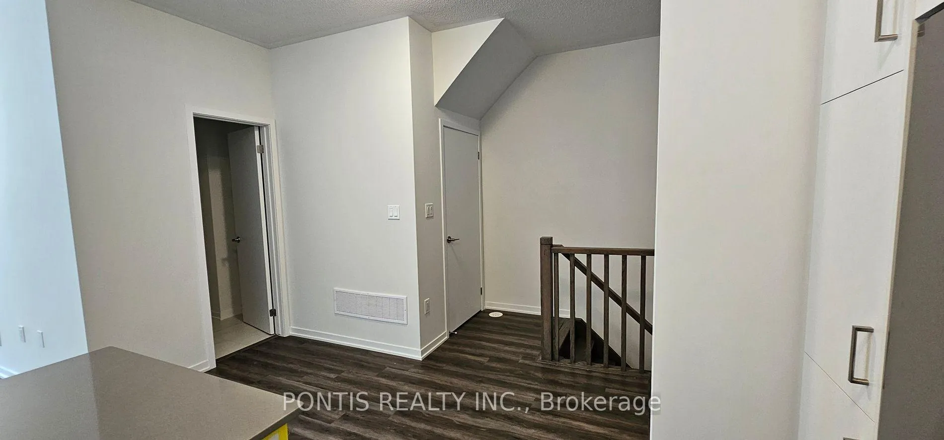 Photo 8 of Unit 200, 141 Honeycrisp Crescent, Vaughan, Vaughan Corporate Centre — HOMEH