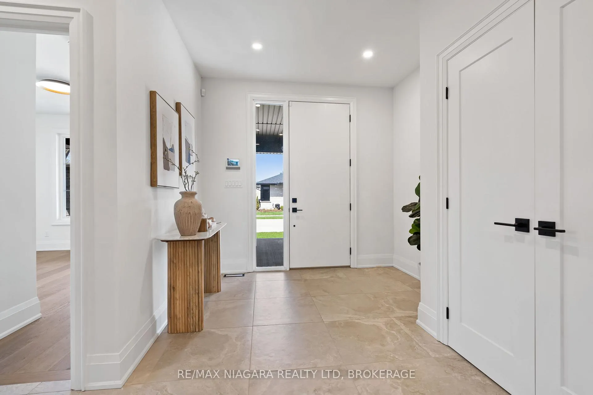 Photo 5 of 17 Accursi Crescent, Pelham, Fonthill — HOMEH