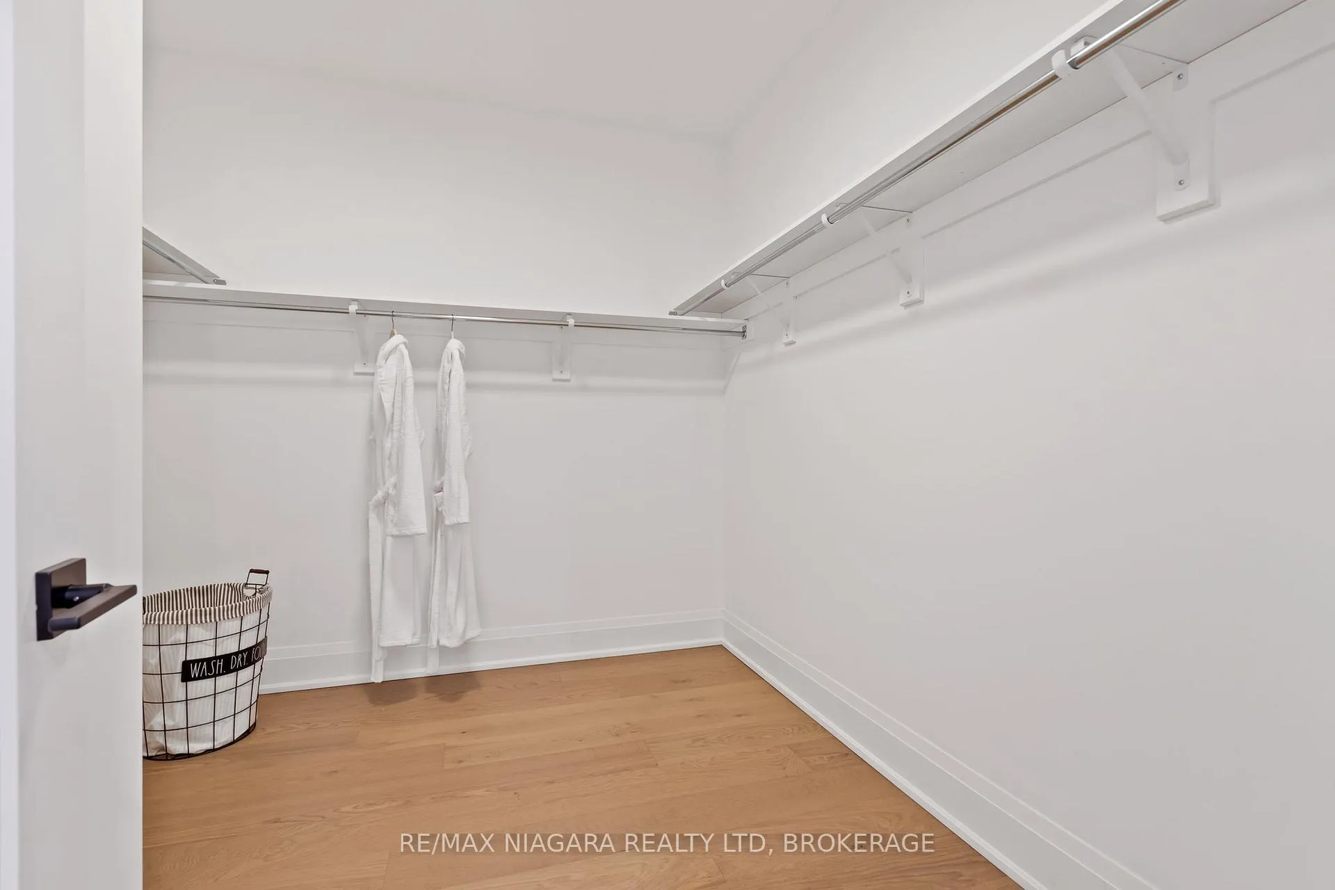 Photo 24 of 17 Accursi Crescent, Pelham, Fonthill — HOMEH