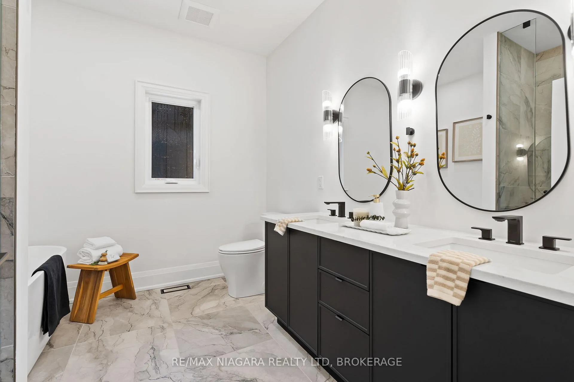 Photo 25 of 17 Accursi Crescent, Pelham, Fonthill — HOMEH