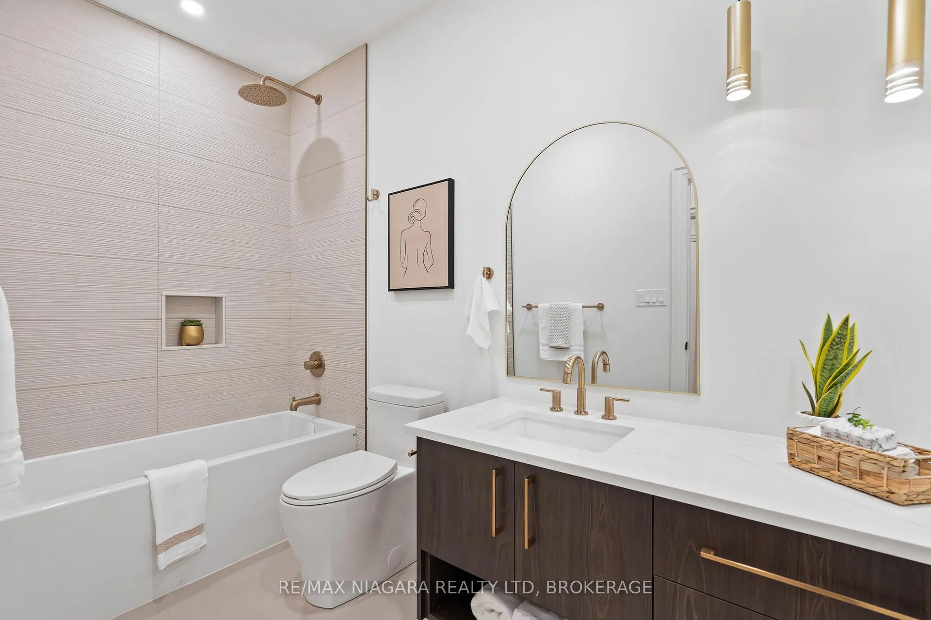 Photo 31 of 17 Accursi Crescent, Pelham, Fonthill — HOMEH