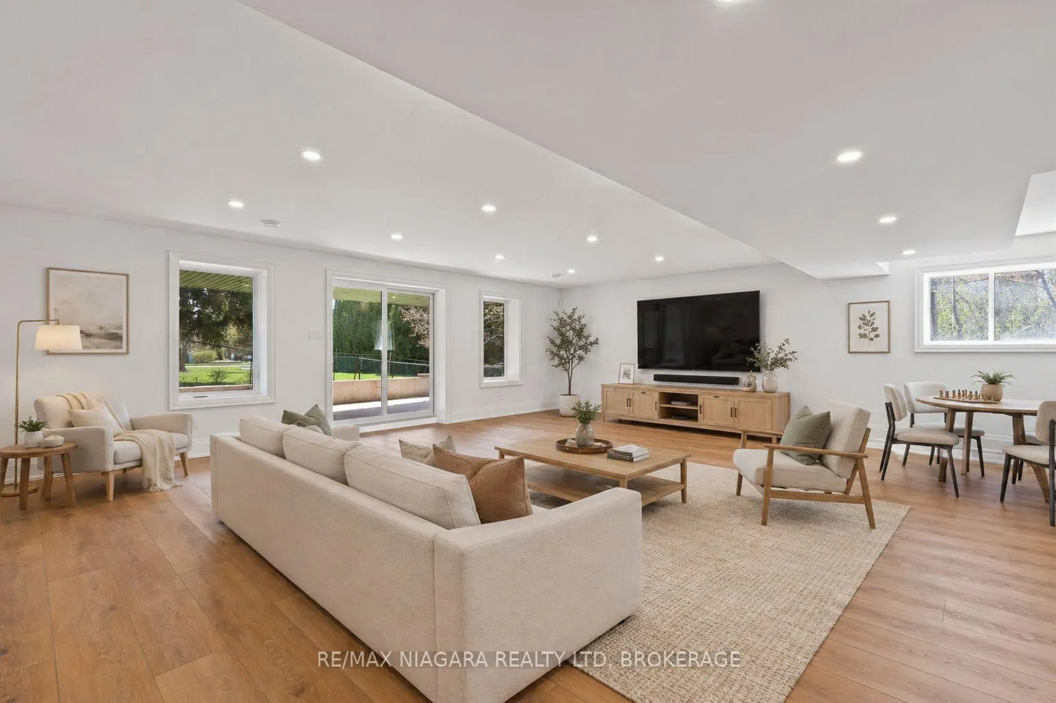 Photo 32 of 17 Accursi Crescent, Pelham, Fonthill — HOMEH