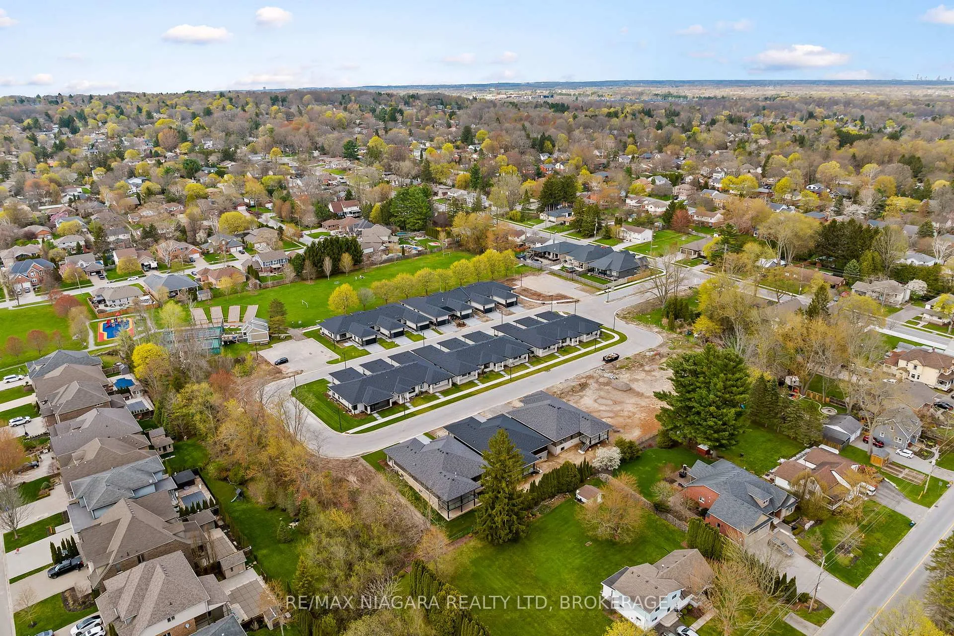 Photo 42 of 17 Accursi Crescent, Pelham, Fonthill — HOMEH