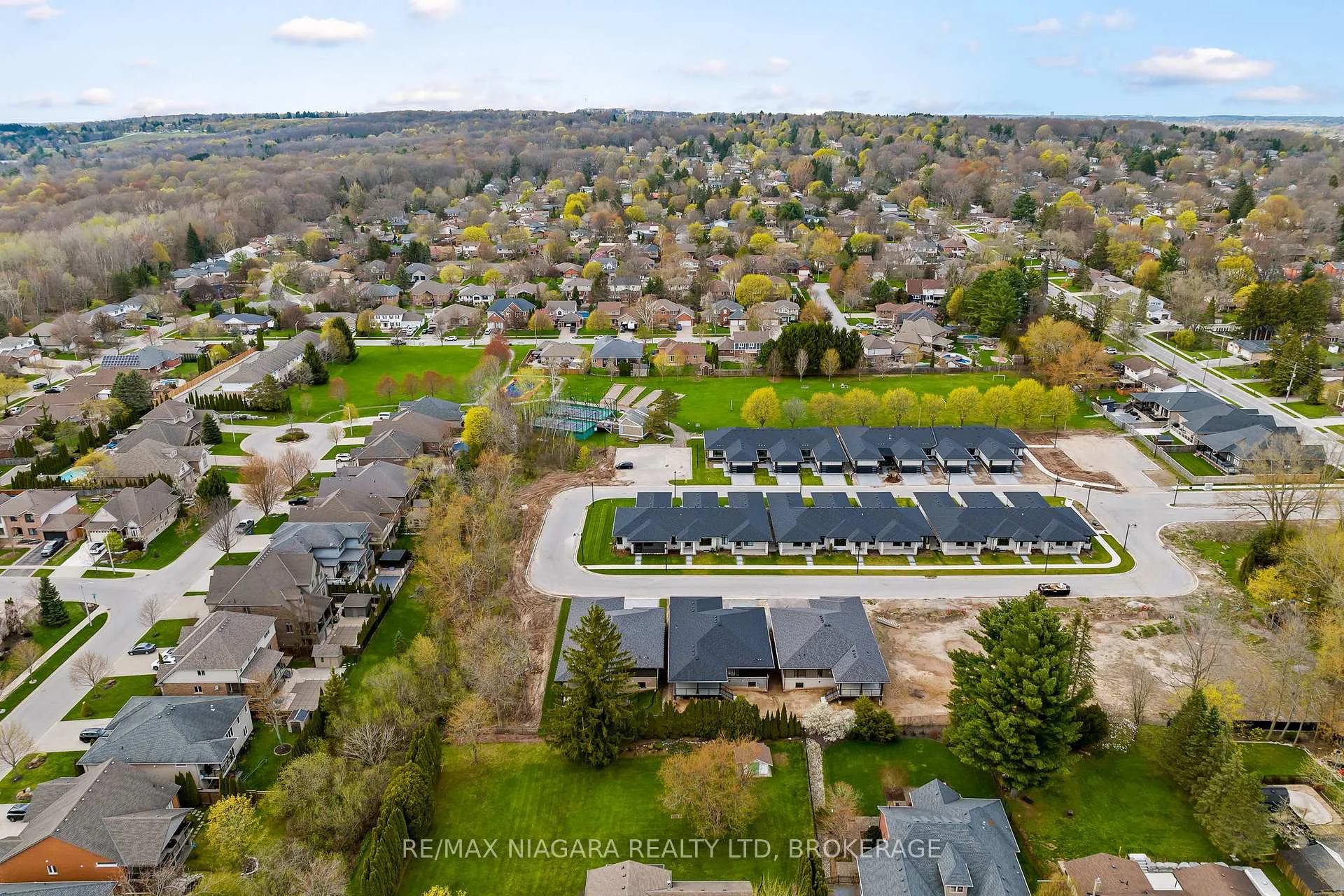 Photo 43 of 17 Accursi Crescent, Pelham, Fonthill — HOMEH