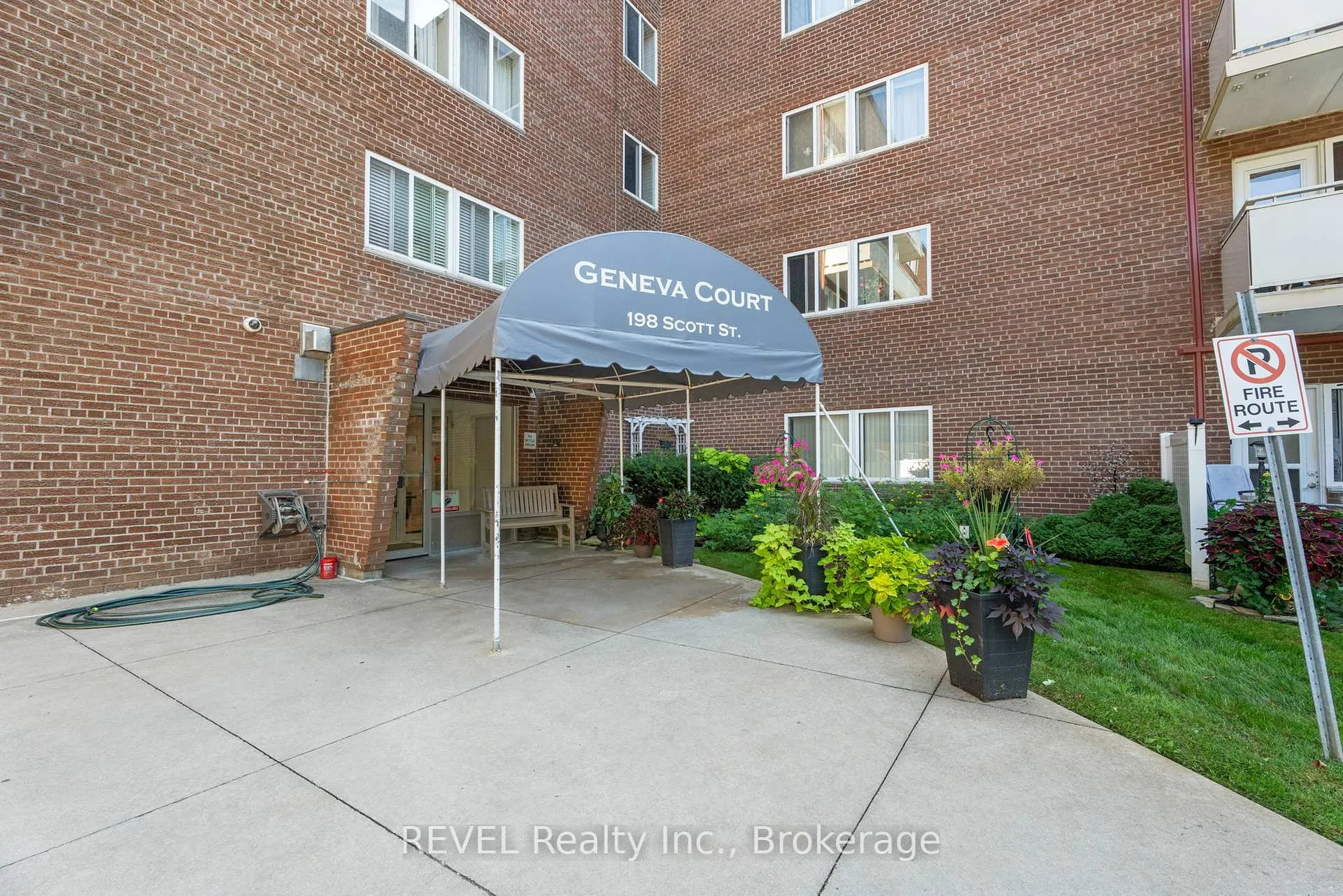 Photo 2 of Unit 304, 198 Scott Street, St. Catharines, Fairview — HOMEH