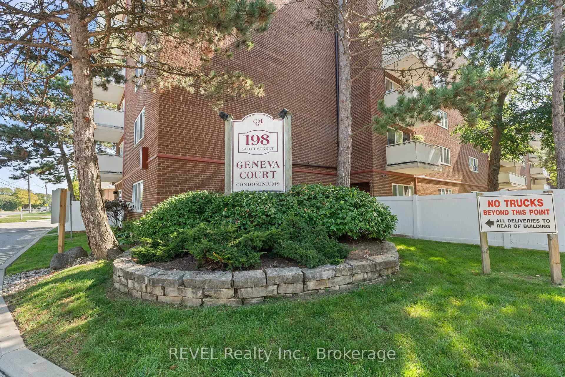 Photo 3 of Unit 304, 198 Scott Street, St. Catharines, Fairview — HOMEH