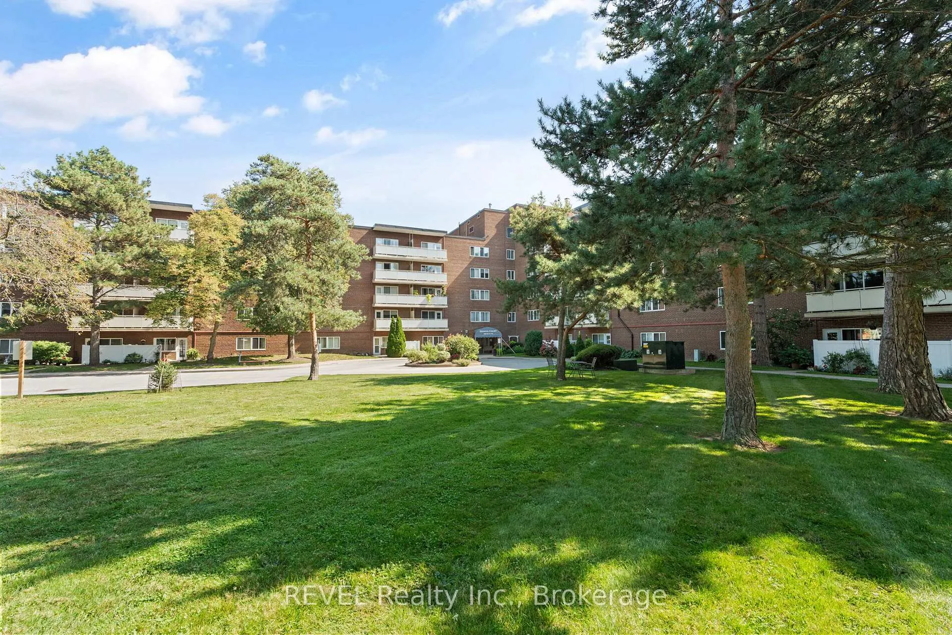 Photo 5 of Unit 304, 198 Scott Street, St. Catharines, Fairview — HOMEH