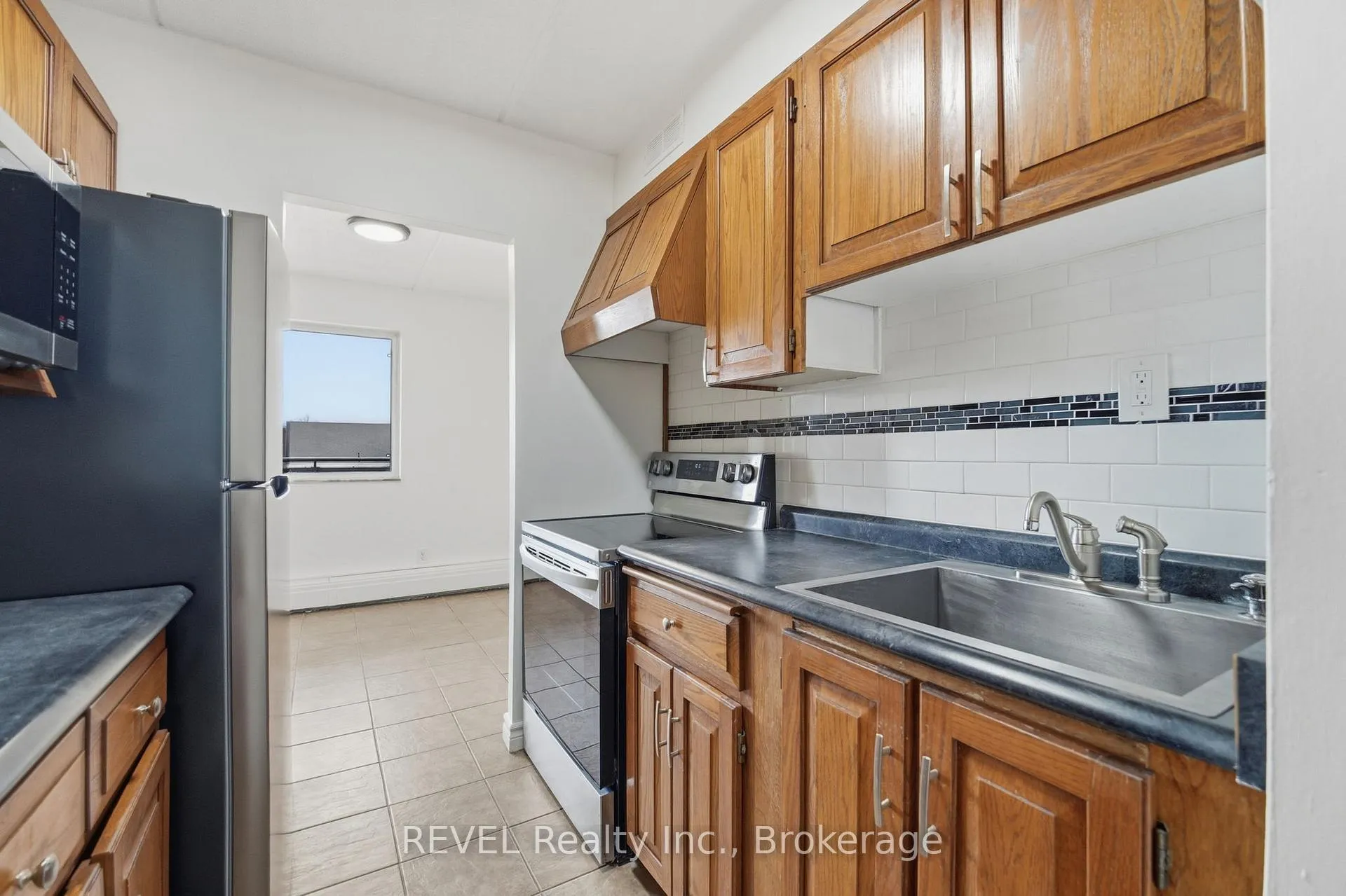 Photo 9 of Unit 304, 198 Scott Street, St. Catharines, Fairview — HOMEH