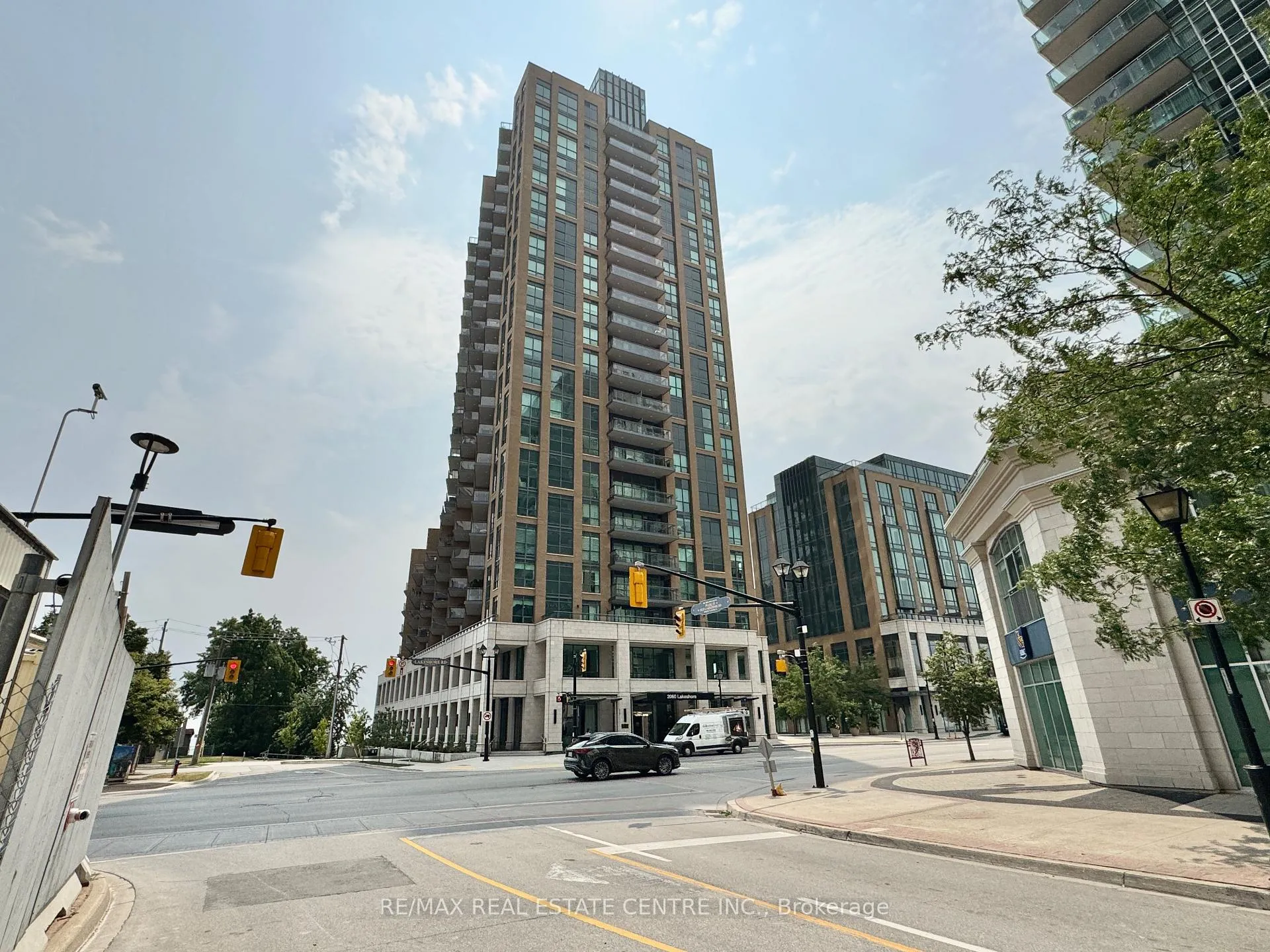 Photo 3 of Unit 405, 2060 Lakeshore Road, Burlington, Brant — HOMEH