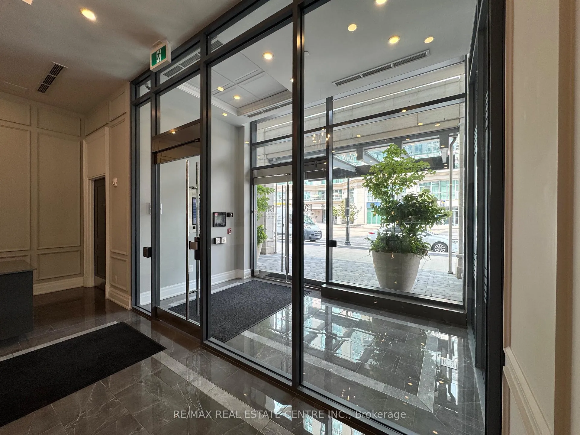 Photo 5 of Unit 405, 2060 Lakeshore Road, Burlington, Brant — HOMEH