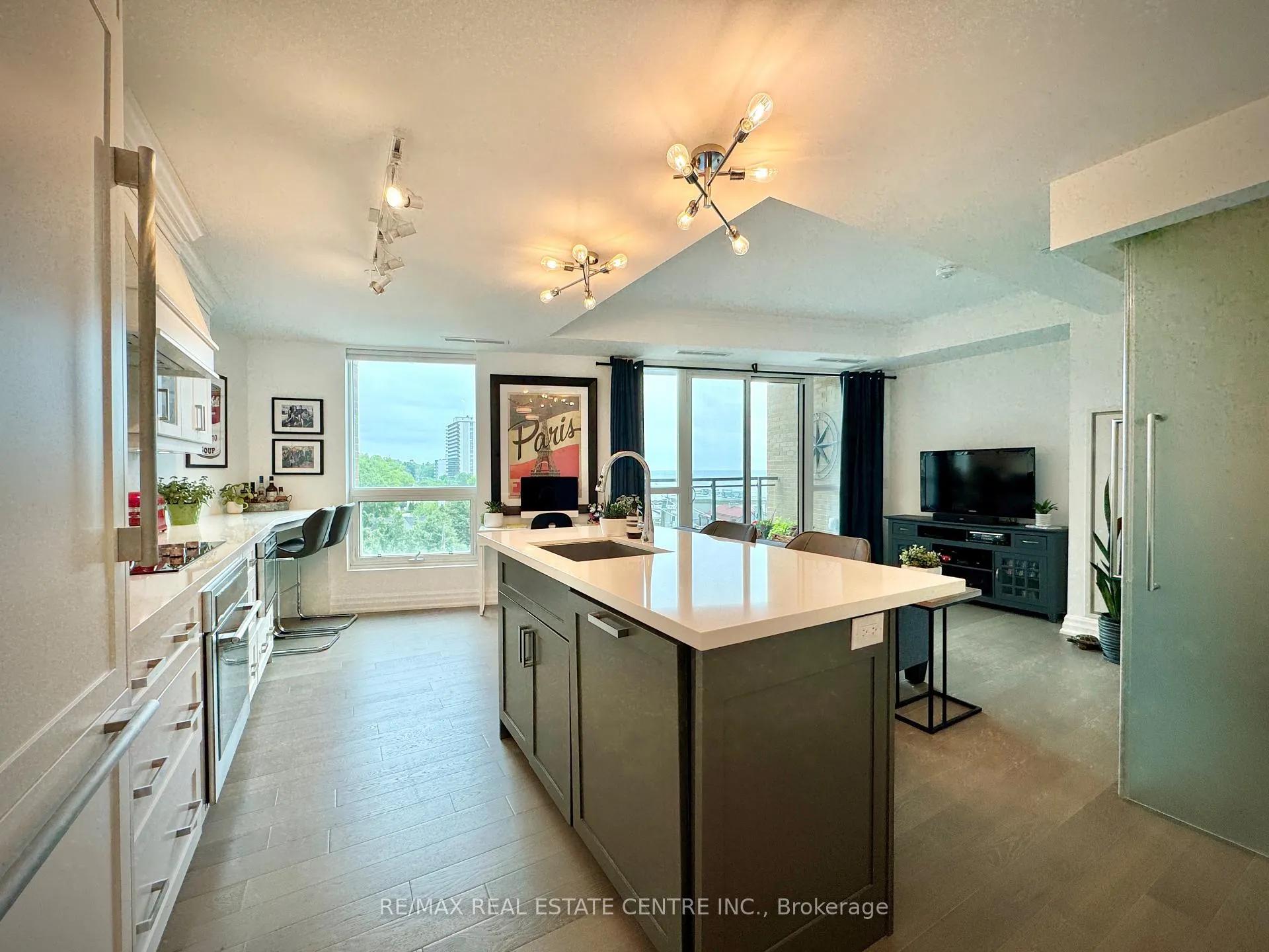 Photo 10 of Unit 405, 2060 Lakeshore Road, Burlington, Brant — HOMEH