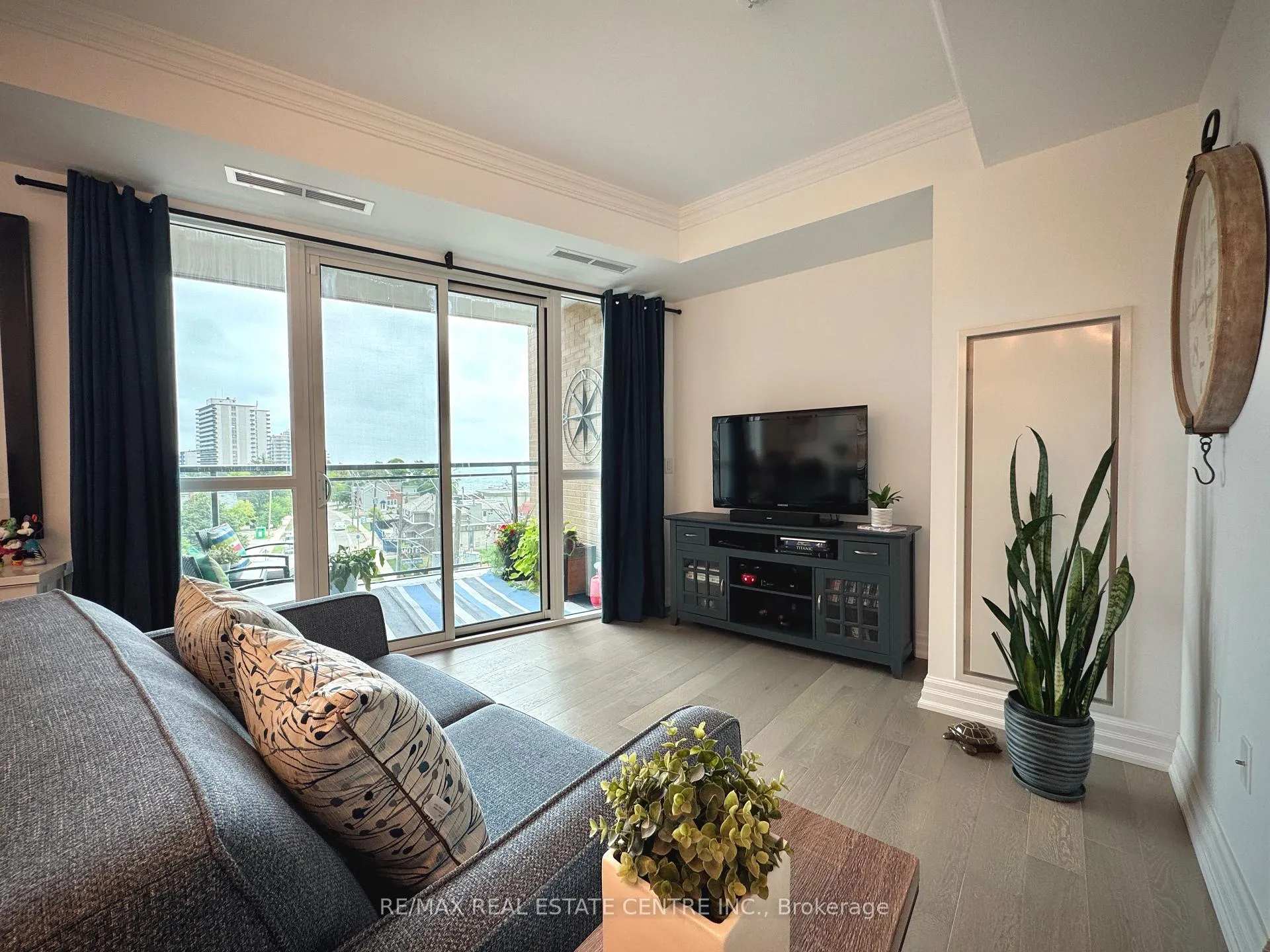 Photo 18 of Unit 405, 2060 Lakeshore Road, Burlington, Brant — HOMEH