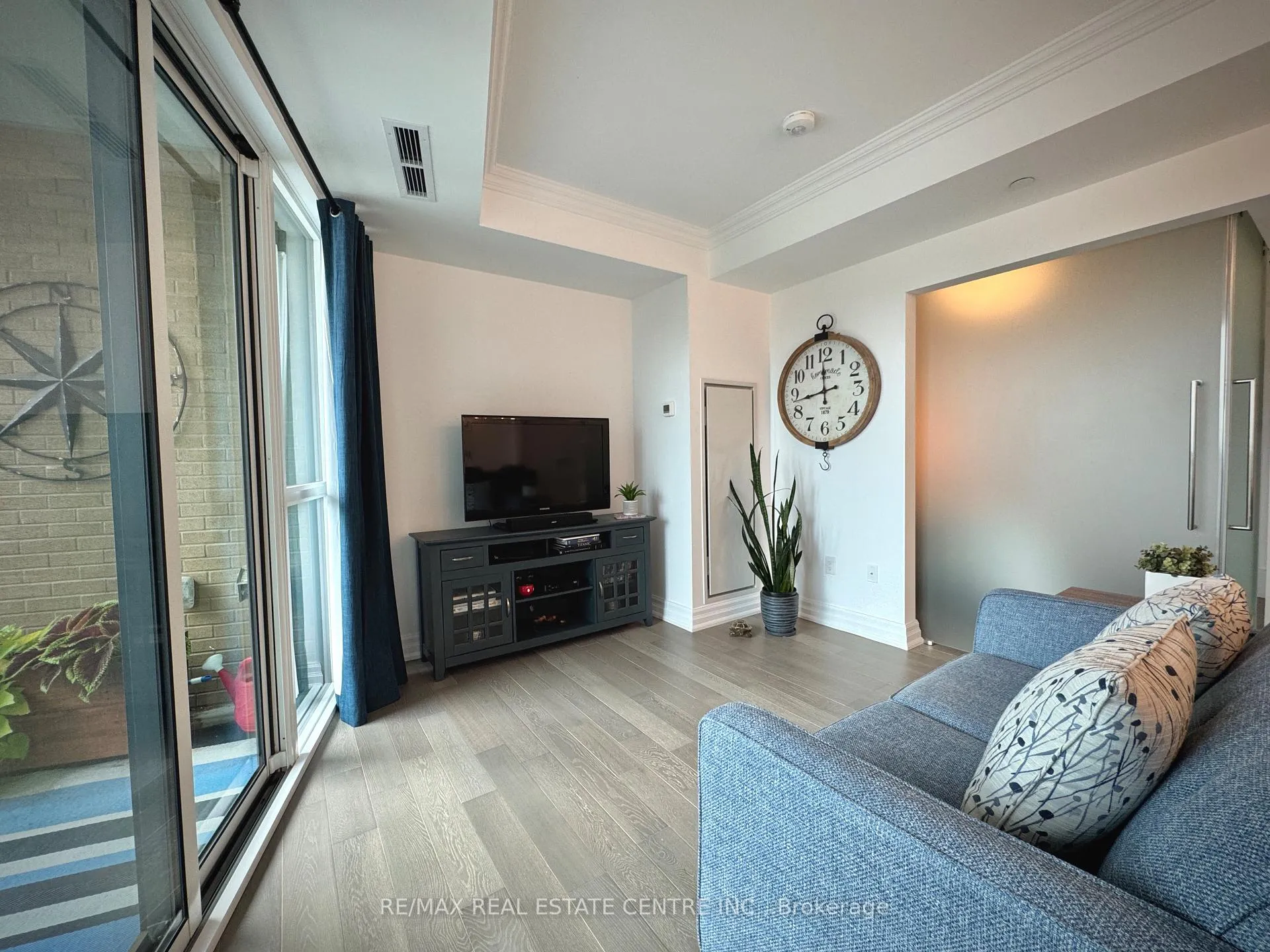 Photo 19 of Unit 405, 2060 Lakeshore Road, Burlington, Brant — HOMEH