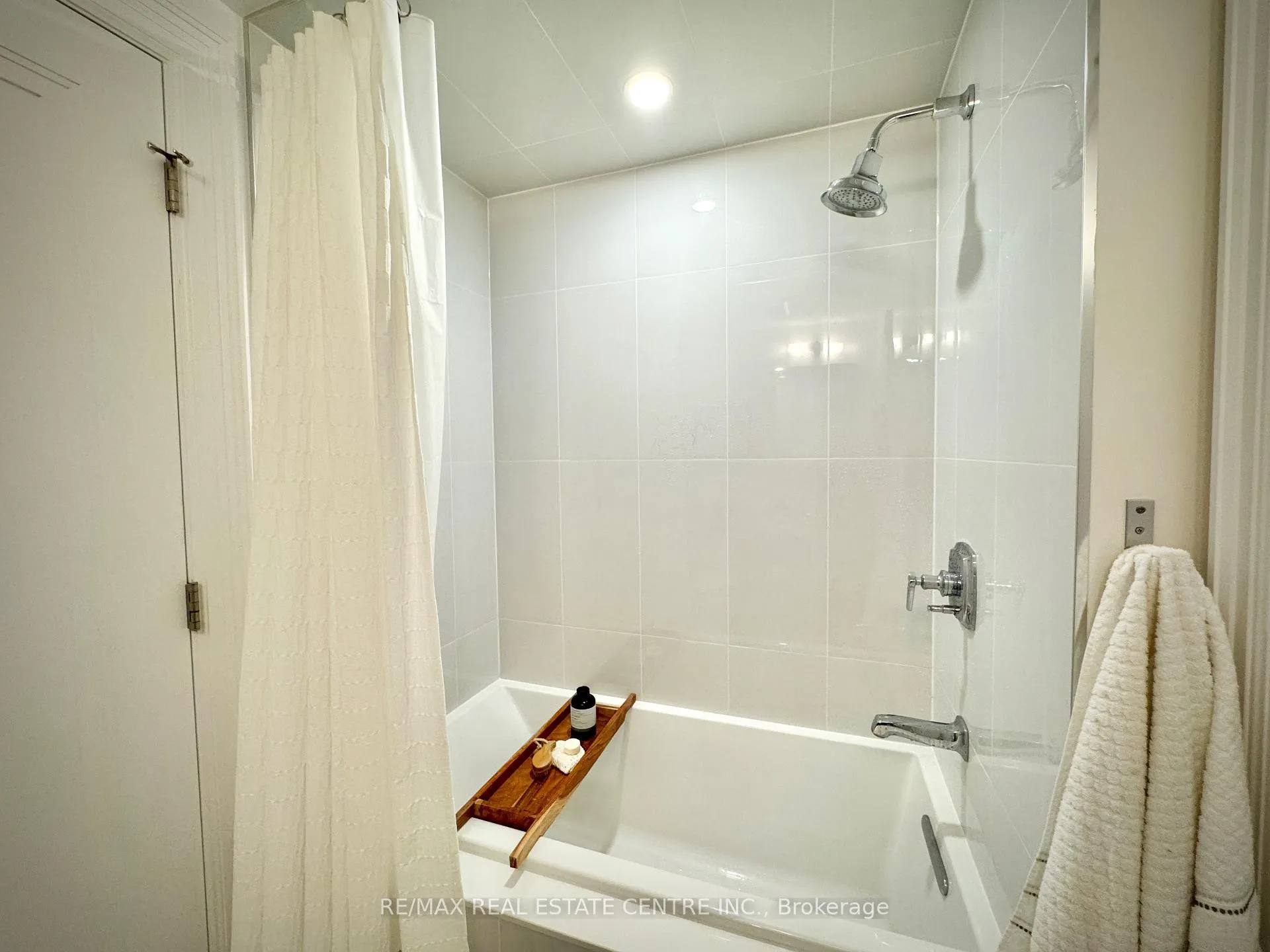 Photo 26 of Unit 405, 2060 Lakeshore Road, Burlington, Brant — HOMEH