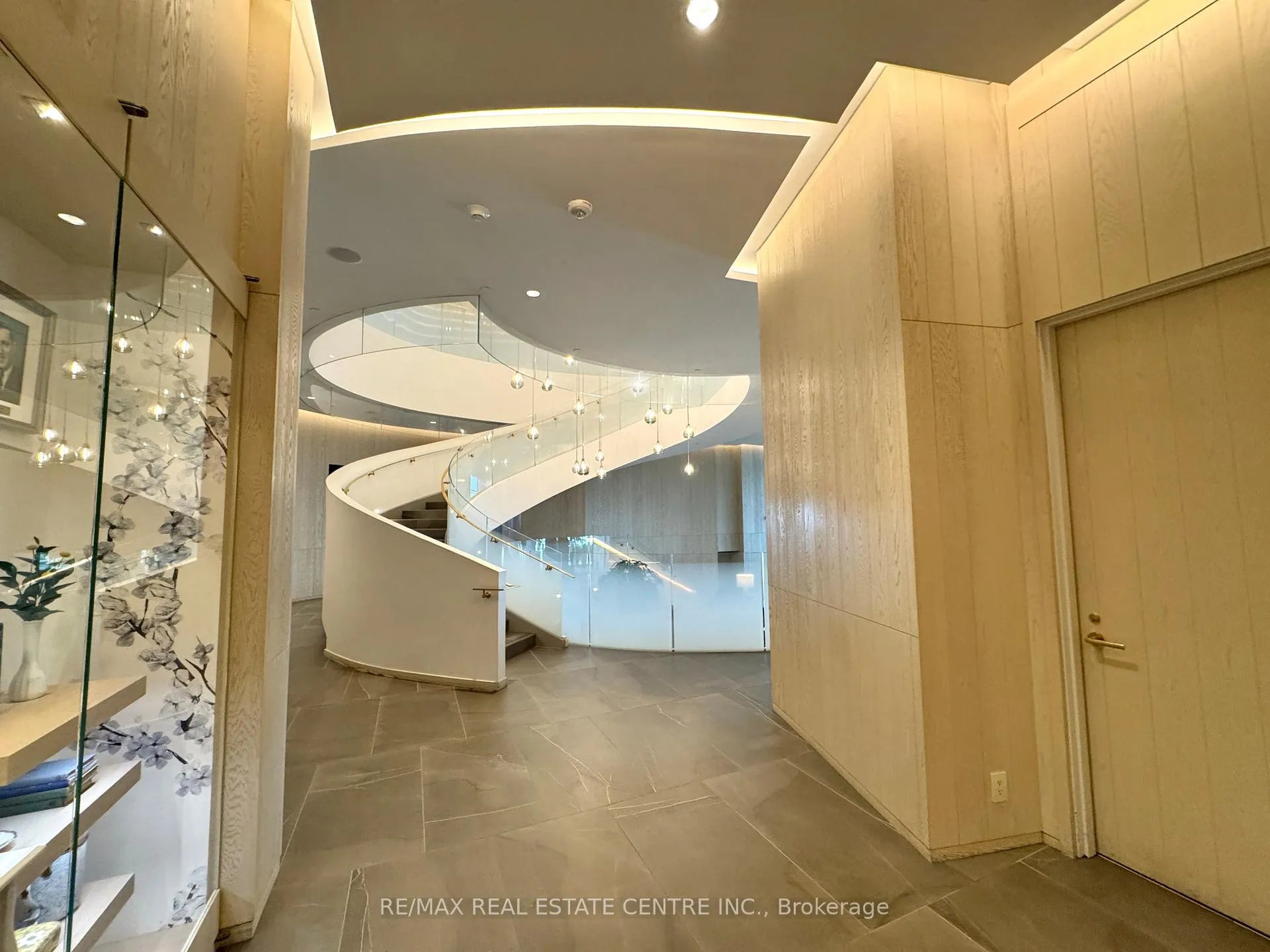 Photo 33 of Unit 405, 2060 Lakeshore Road, Burlington, Brant — HOMEH