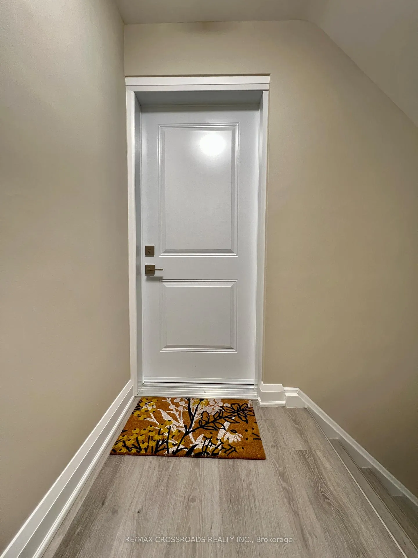 Photo 3 of Unit 2, 25 Glenside Avenue, Toronto, Greenwood-Coxwell — HOMEH
