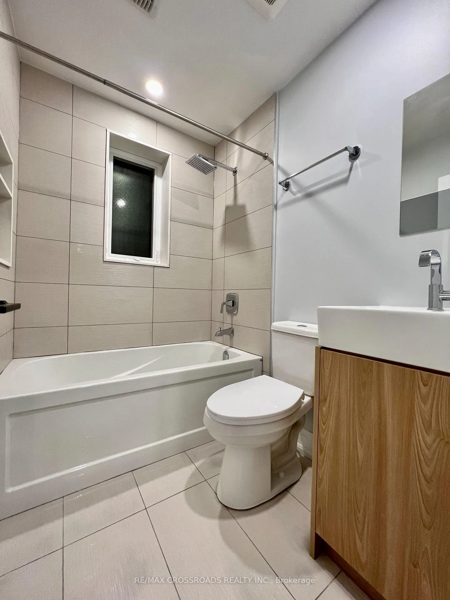 Photo 13 of Unit 2, 25 Glenside Avenue, Toronto, Greenwood-Coxwell — HOMEH