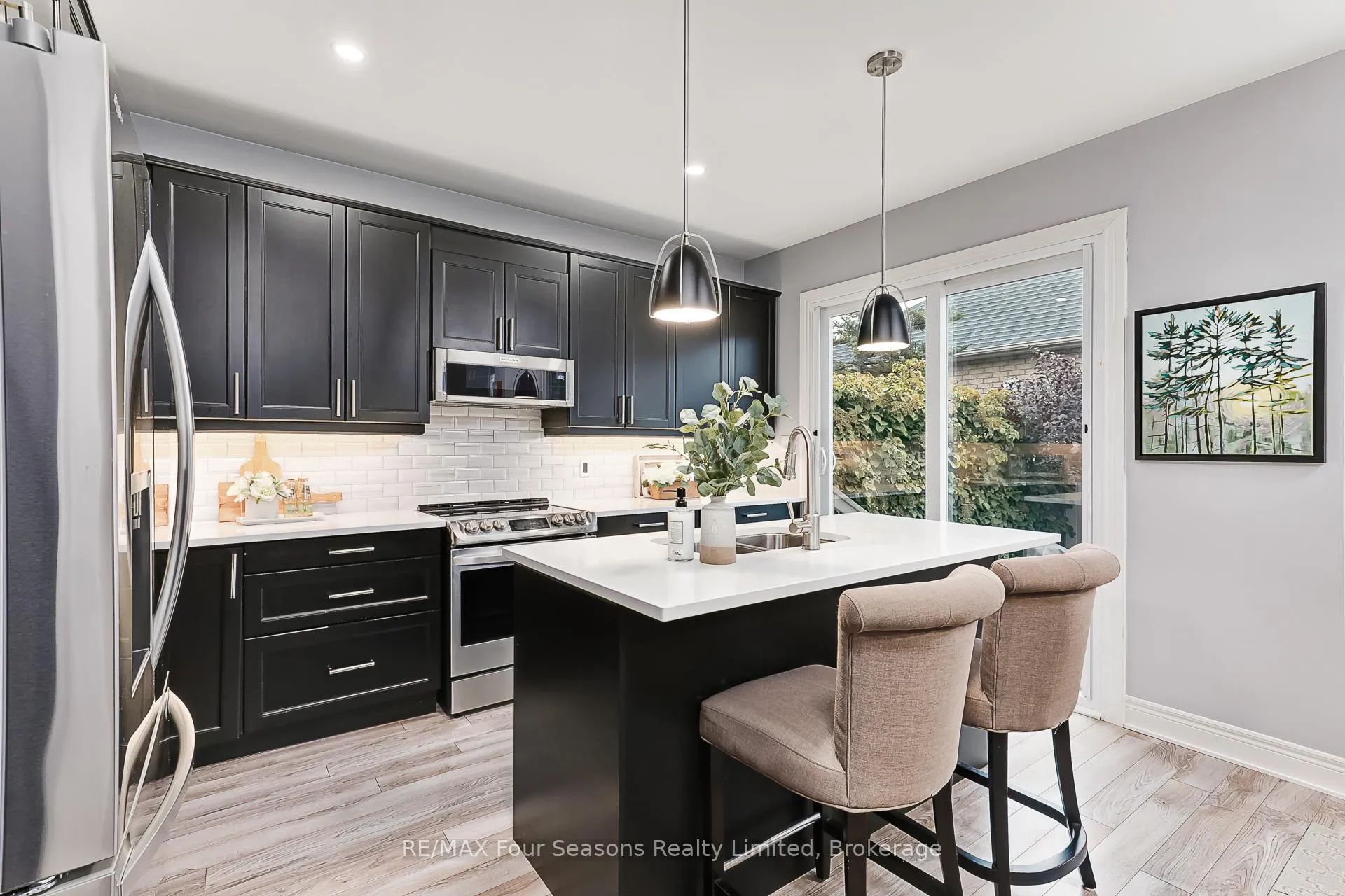 Photo 5 of 2 Callary Crescent, Collingwood — HOMEH