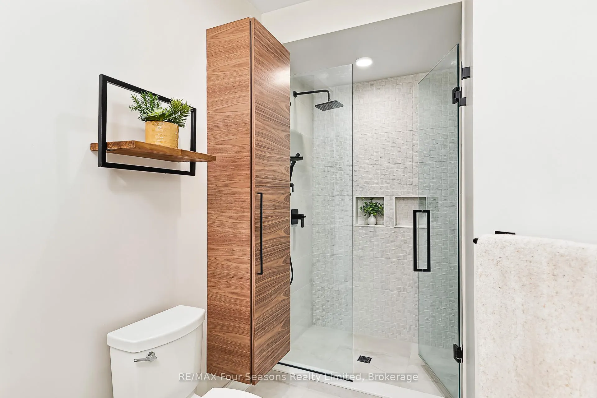 Photo 15 of 2 Callary Crescent, Collingwood — HOMEH
