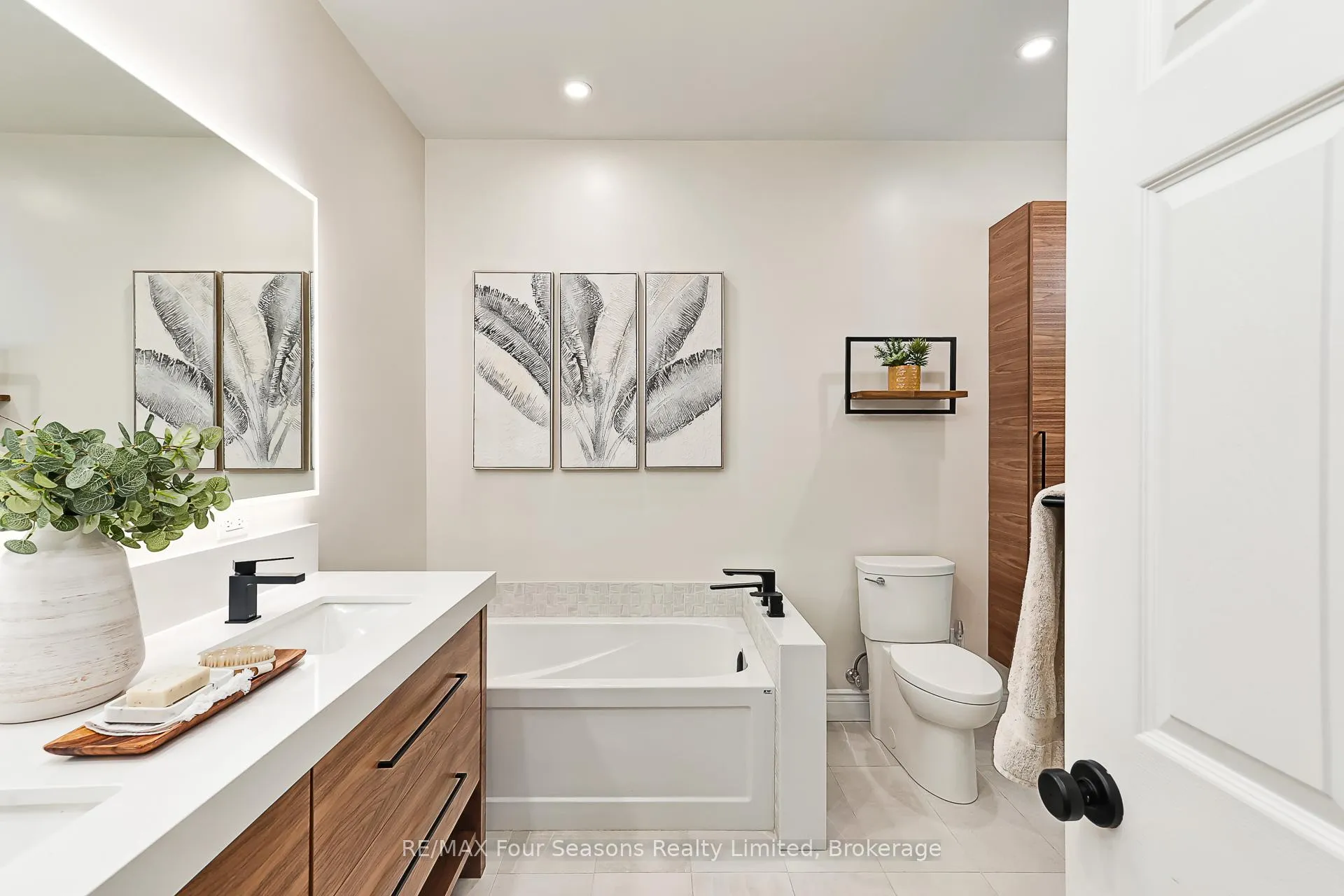 Photo 16 of 2 Callary Crescent, Collingwood — HOMEH