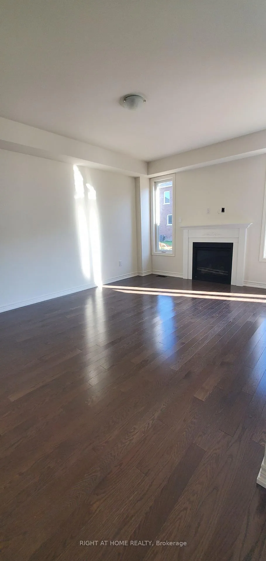 Photo 7 of 12 Lilestone Drive, Brampton, Credit Valley — HOMEH
