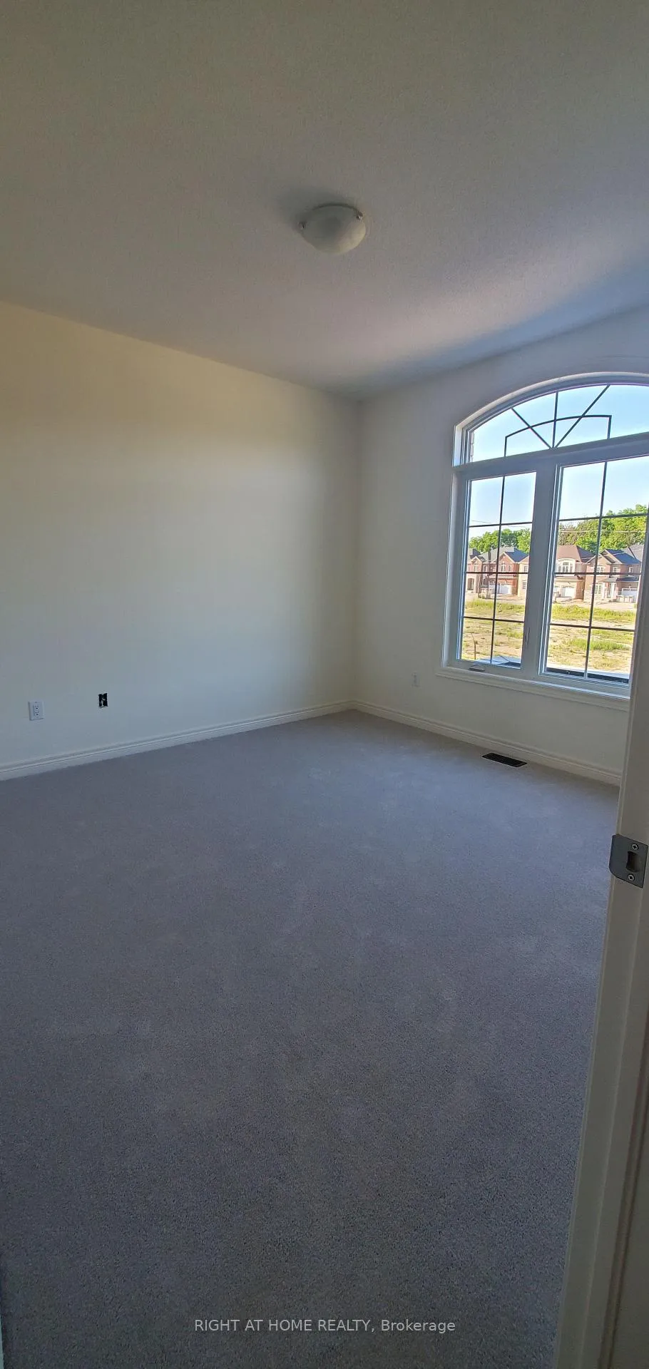 Photo 8 of 12 Lilestone Drive, Brampton, Credit Valley — HOMEH
