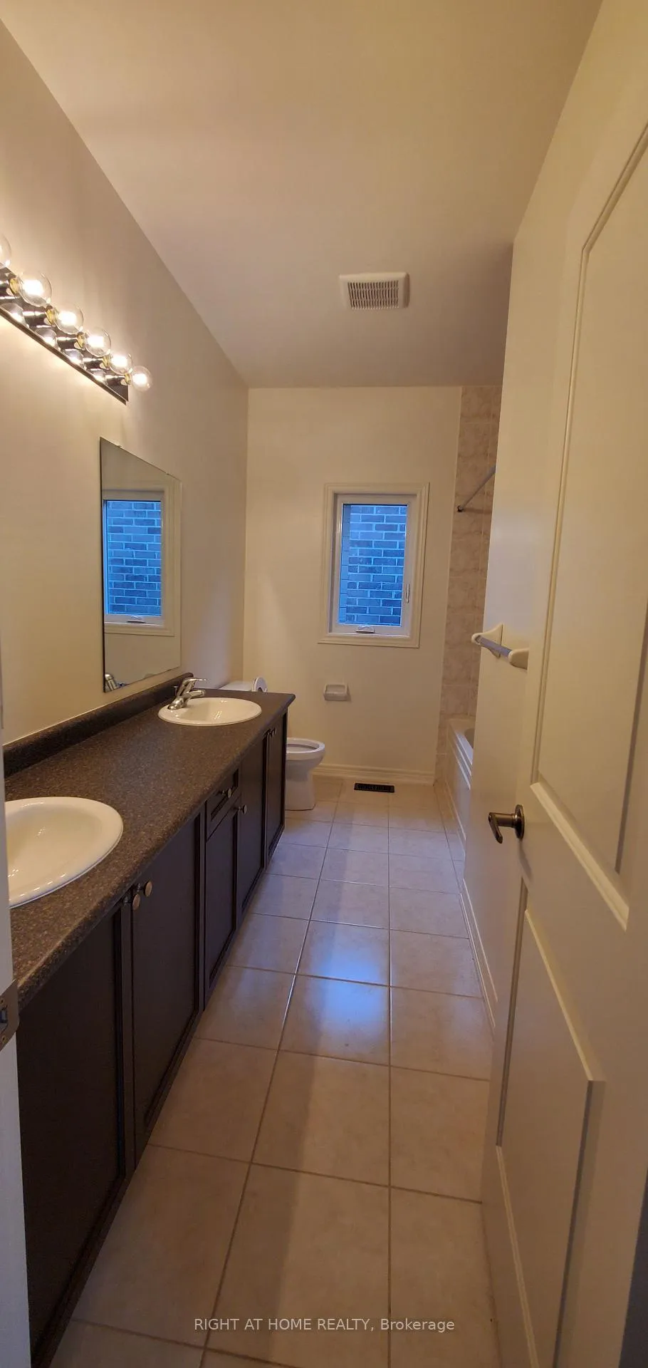 Photo 10 of 12 Lilestone Drive, Brampton, Credit Valley — HOMEH