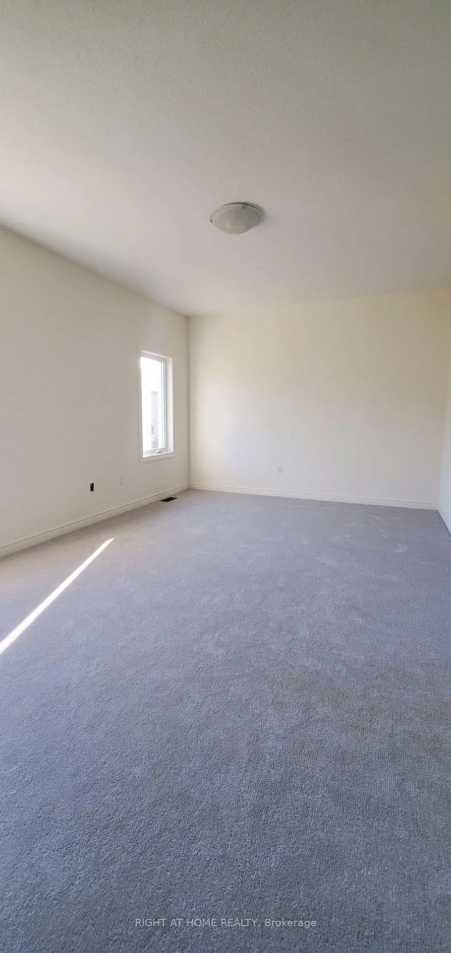 Photo 11 of 12 Lilestone Drive, Brampton, Credit Valley — HOMEH