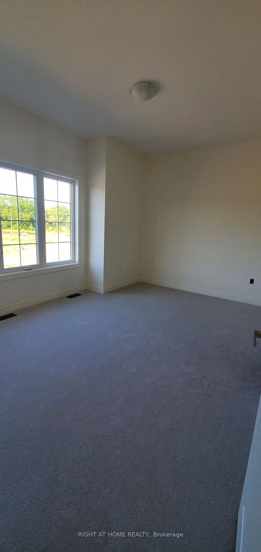 Photo 13 of 12 Lilestone Drive, Brampton, Credit Valley — HOMEH