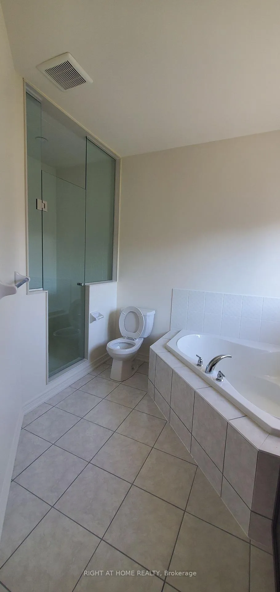 Photo 15 of 12 Lilestone Drive, Brampton, Credit Valley — HOMEH