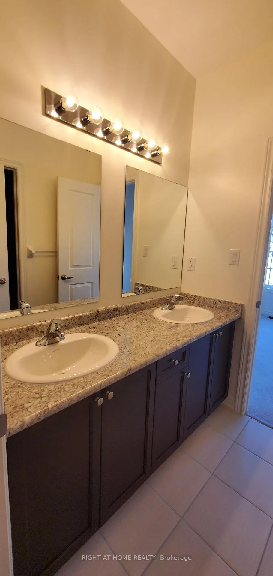 Photo 17 of 12 Lilestone Drive, Brampton, Credit Valley — HOMEH