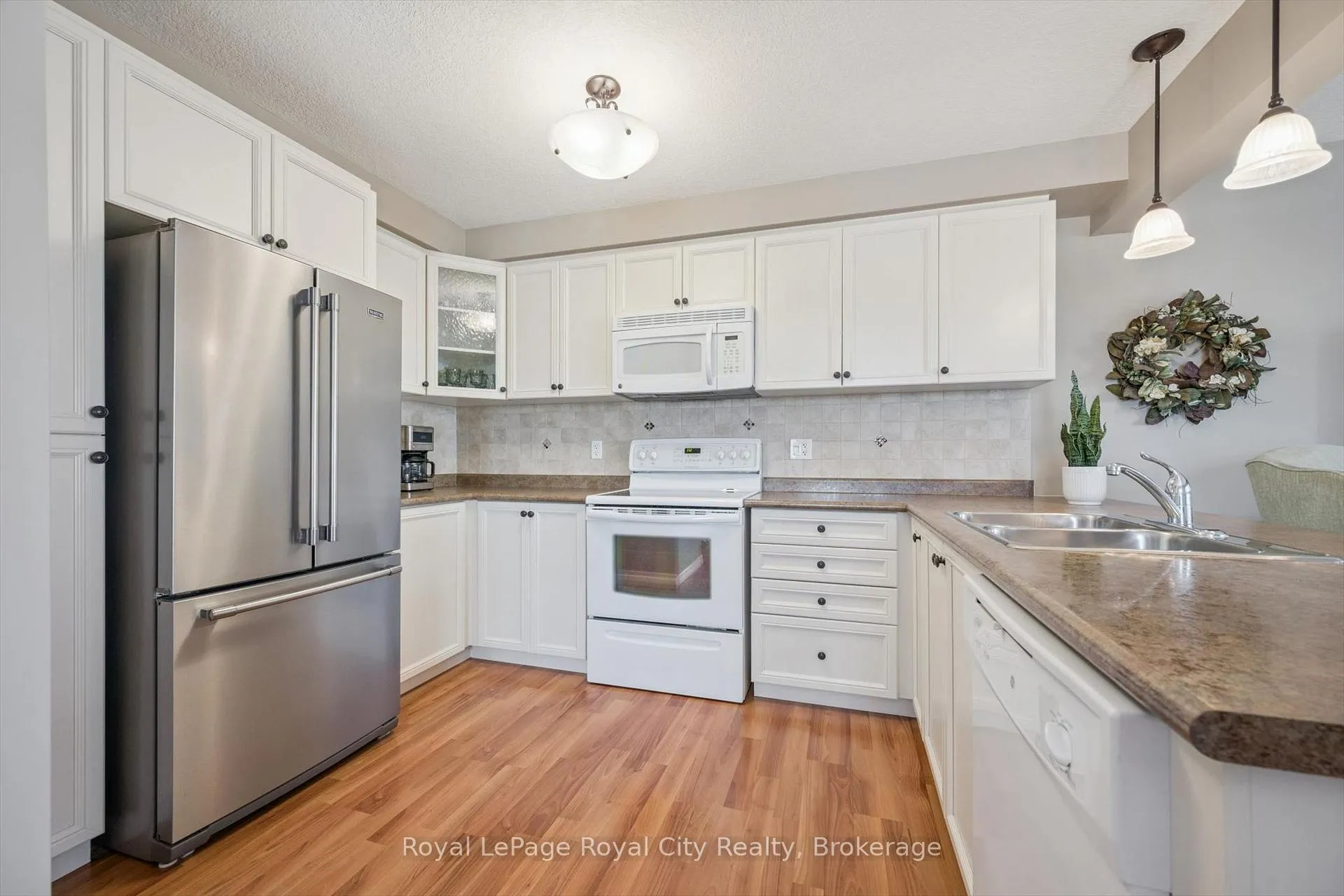Photo 6 of Unit E18, 6 Upper Mercer Street, Kitchener — HOMEH