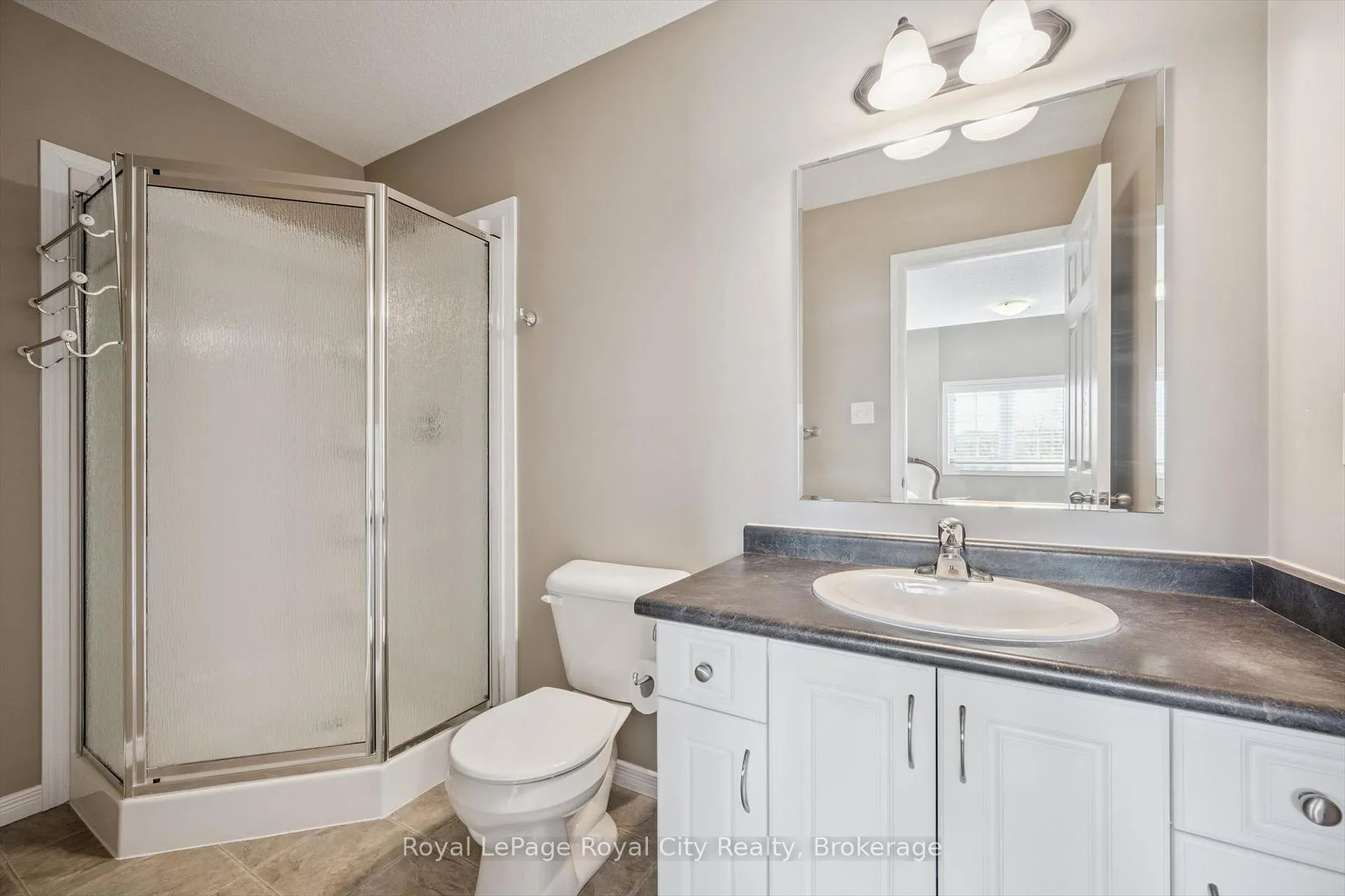 Photo 13 of Unit E18, 6 Upper Mercer Street, Kitchener — HOMEH