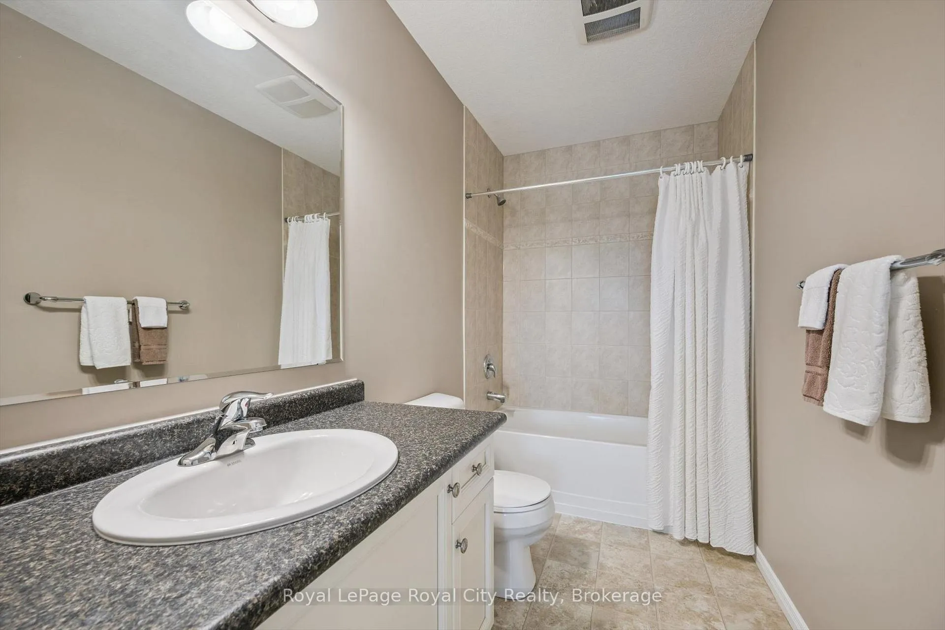 Photo 16 of Unit E18, 6 Upper Mercer Street, Kitchener — HOMEH