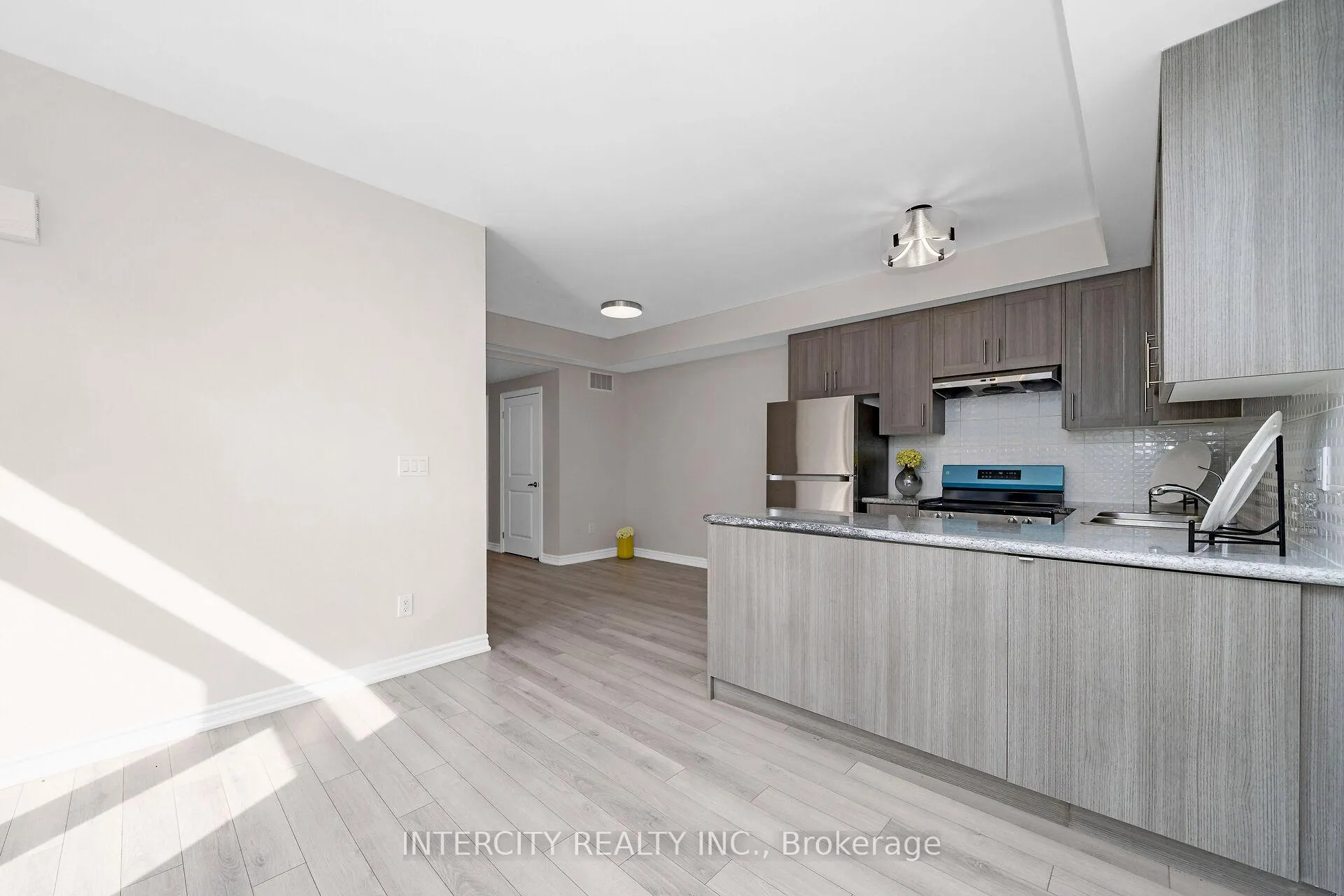 Photo 5 of Unit 701, 60 Halliford Place, Brampton, Brampton East — HOMEH