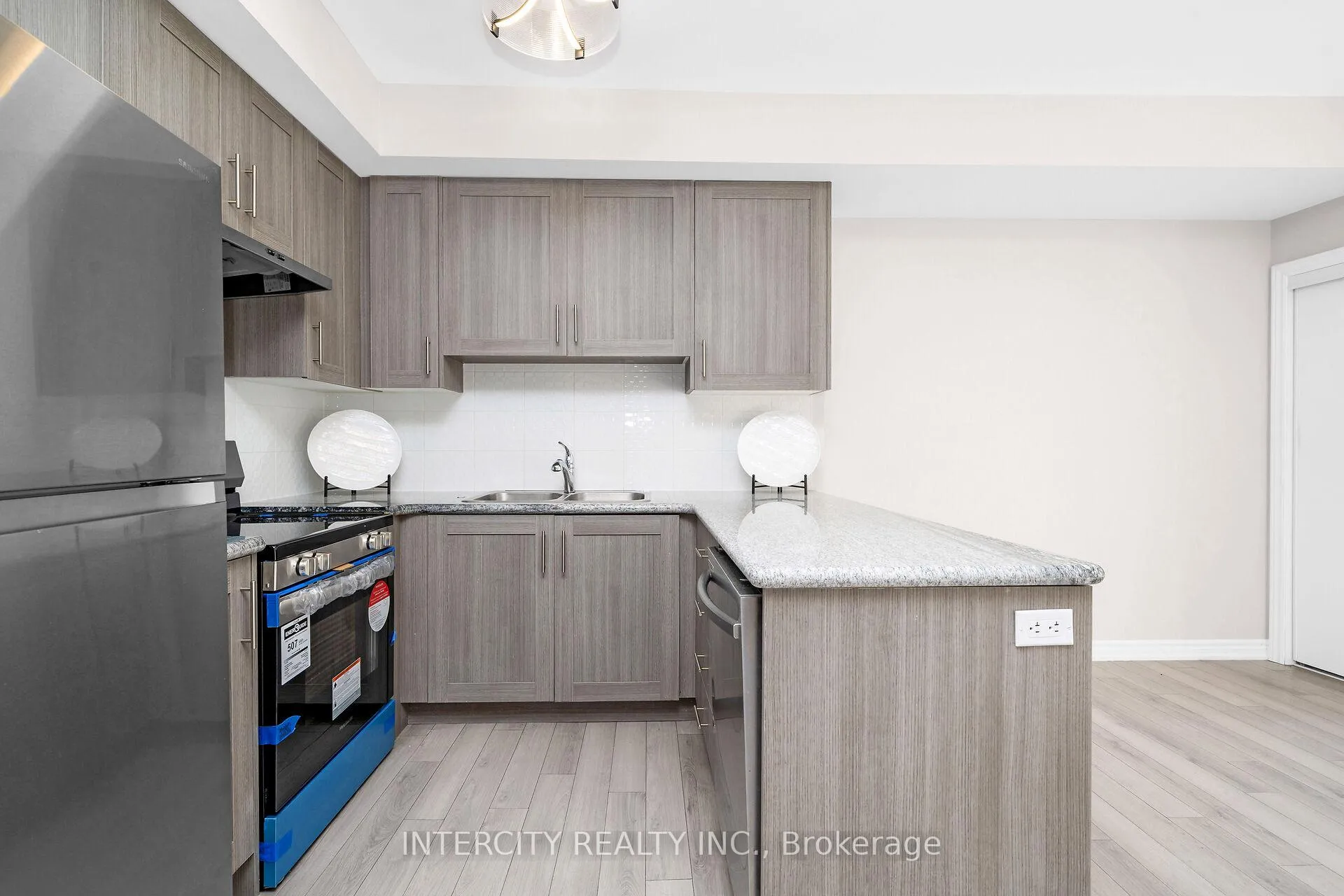 Photo 7 of Unit 701, 60 Halliford Place, Brampton, Brampton East — HOMEH