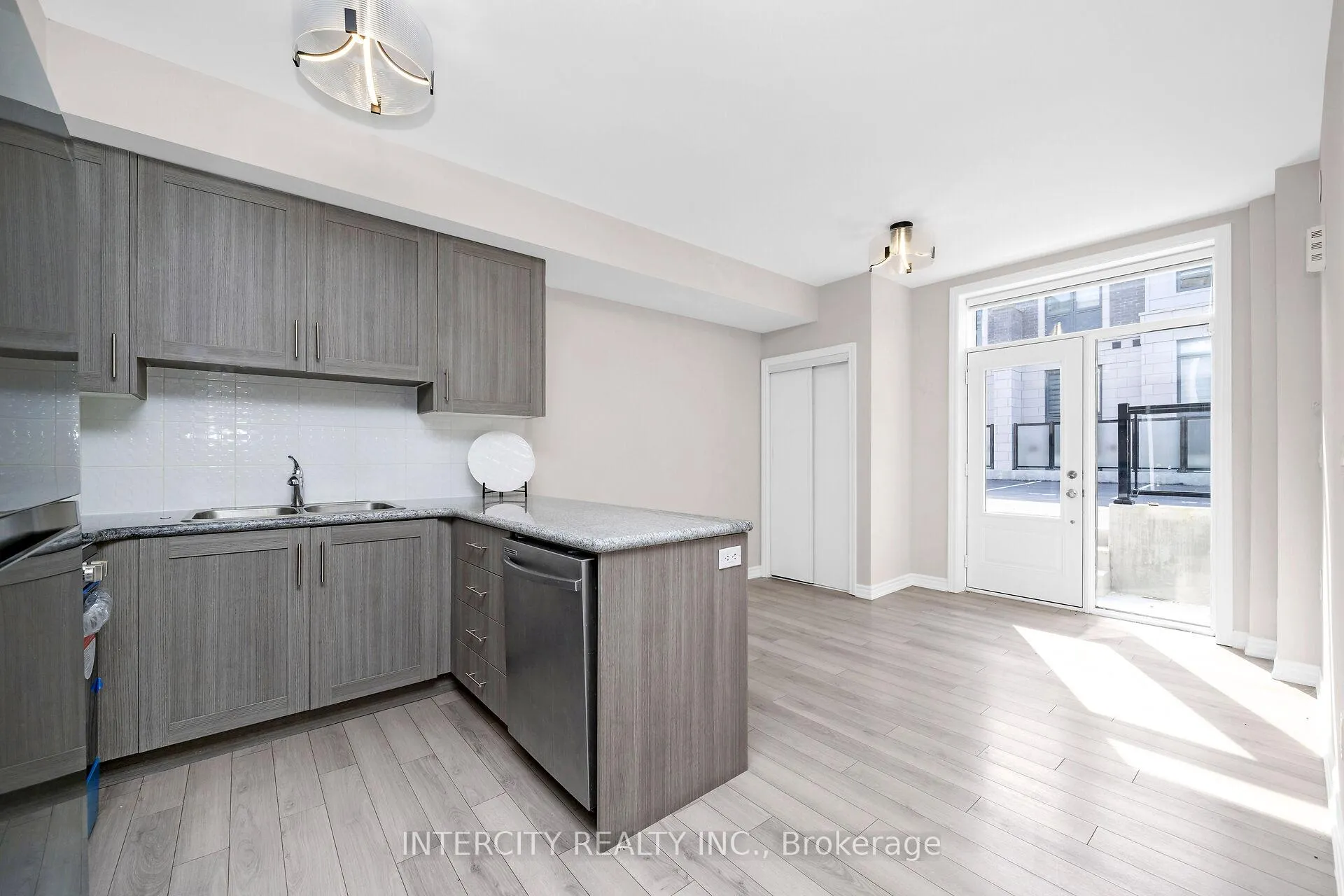 Photo 9 of Unit 701, 60 Halliford Place, Brampton, Brampton East — HOMEH