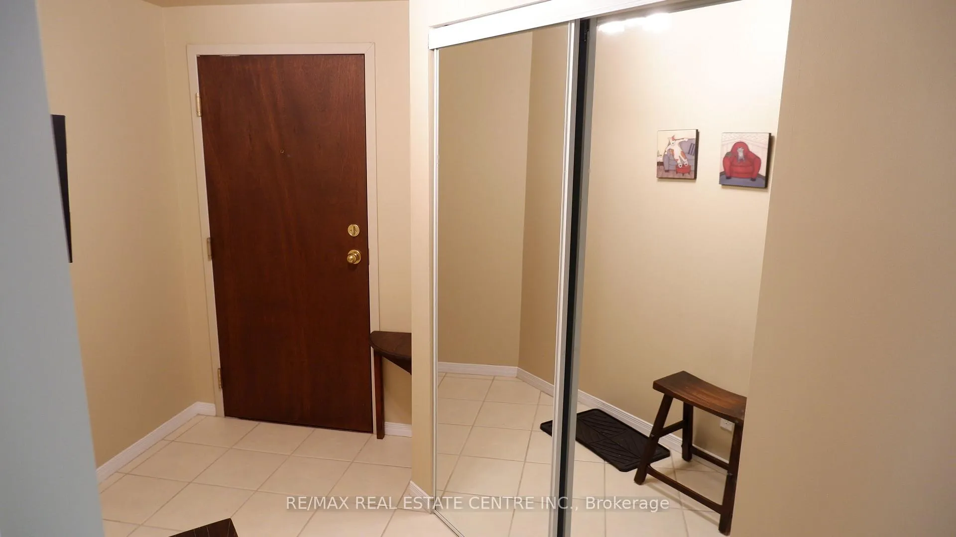 Photo 3 of Unit 105, 24 Chapel Street, Halton Hills, Georgetown — HOMEH